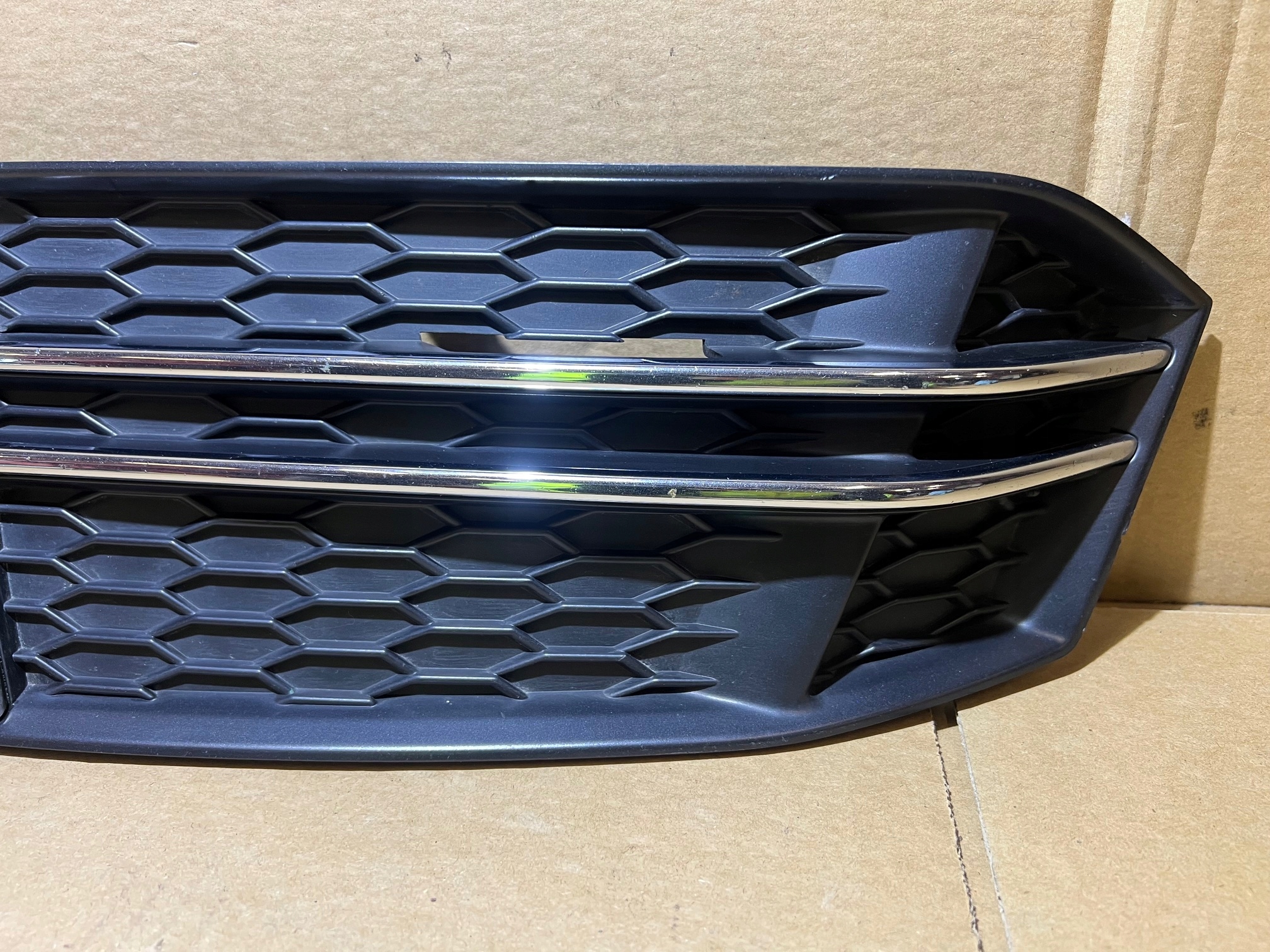 AUDI A4 B9 SLINE left grid grille of a bumper S-LINE 8W0807681F