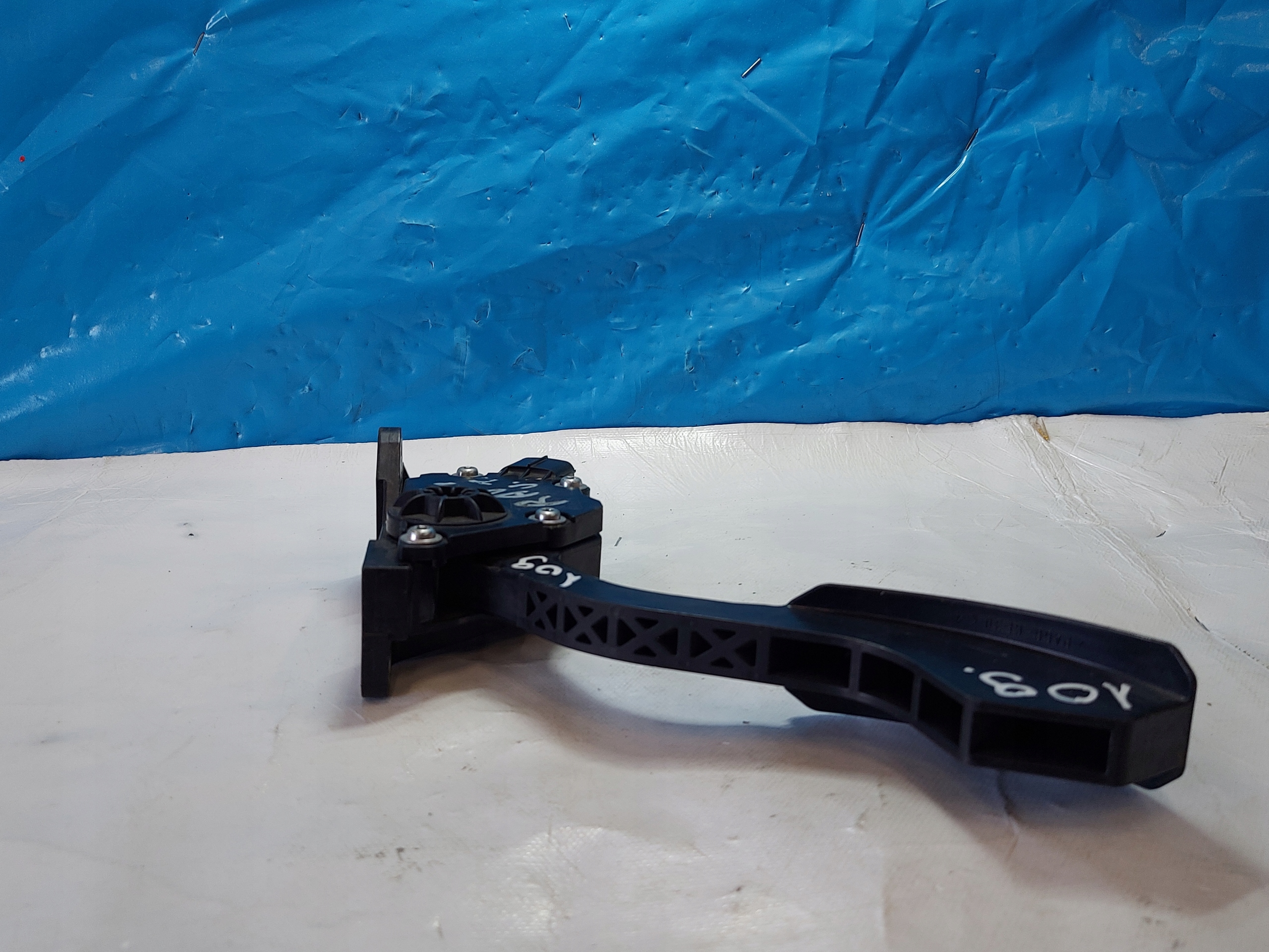 accelerator pedal TOYOTA RAV-4 03M09C00332