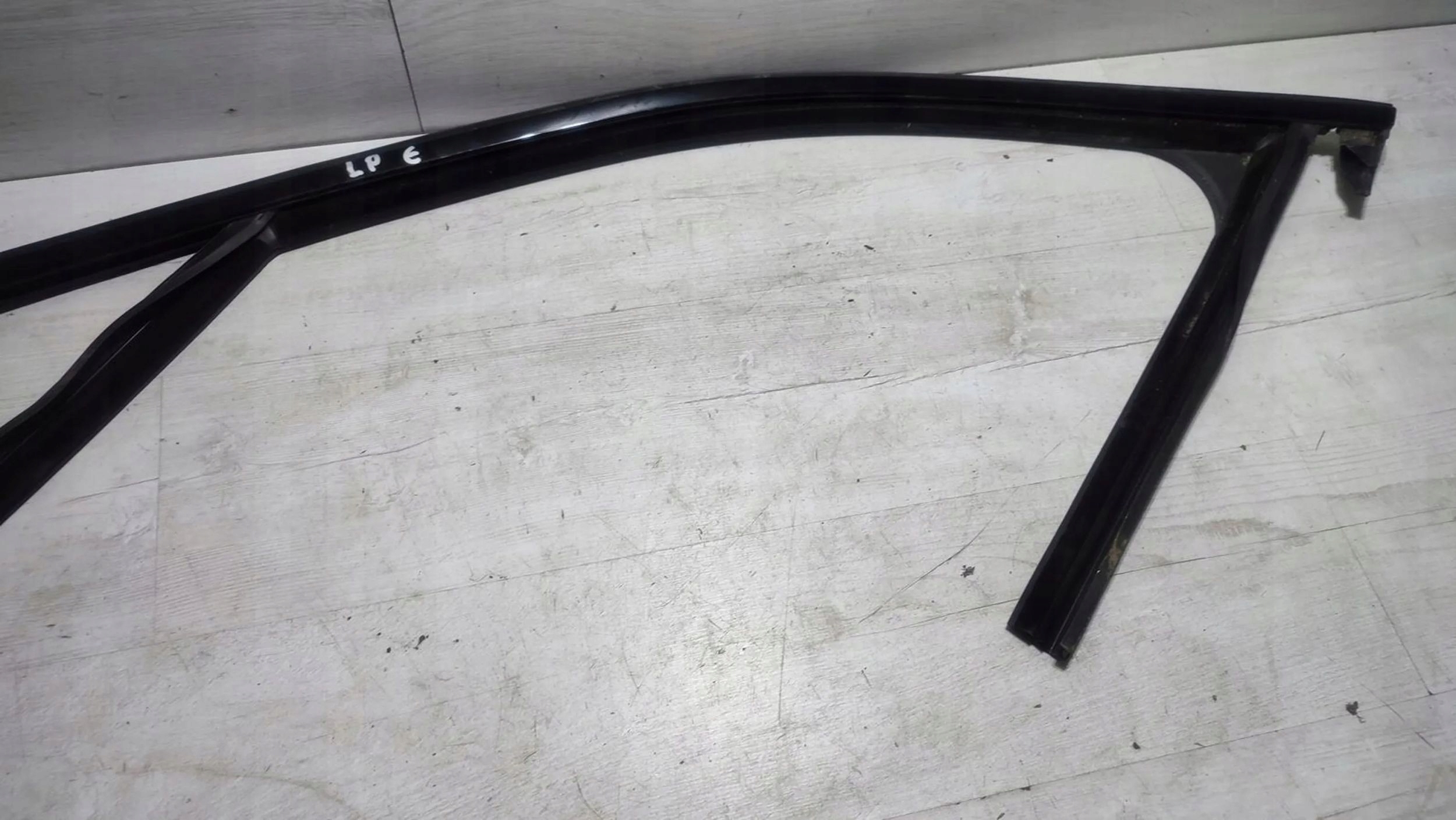 Alfa Romeo Giulia 2021 left front moulding gasket windows door