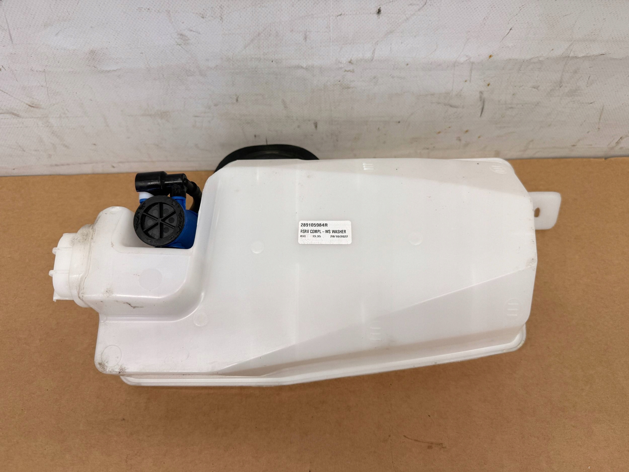 Sandero III washer fluid tank 289105984R