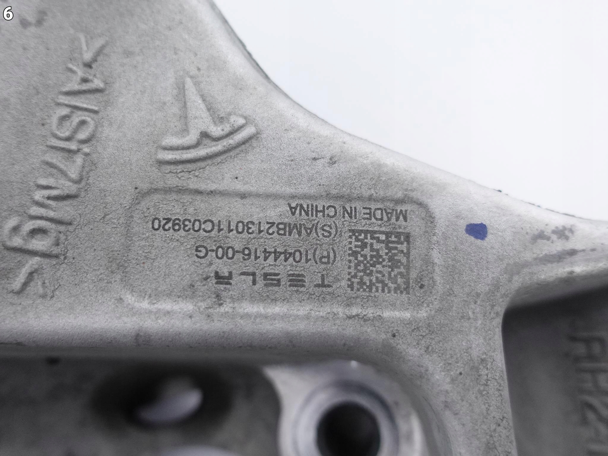 TESLA MODEL 3 17- otoč čepu pravá záď