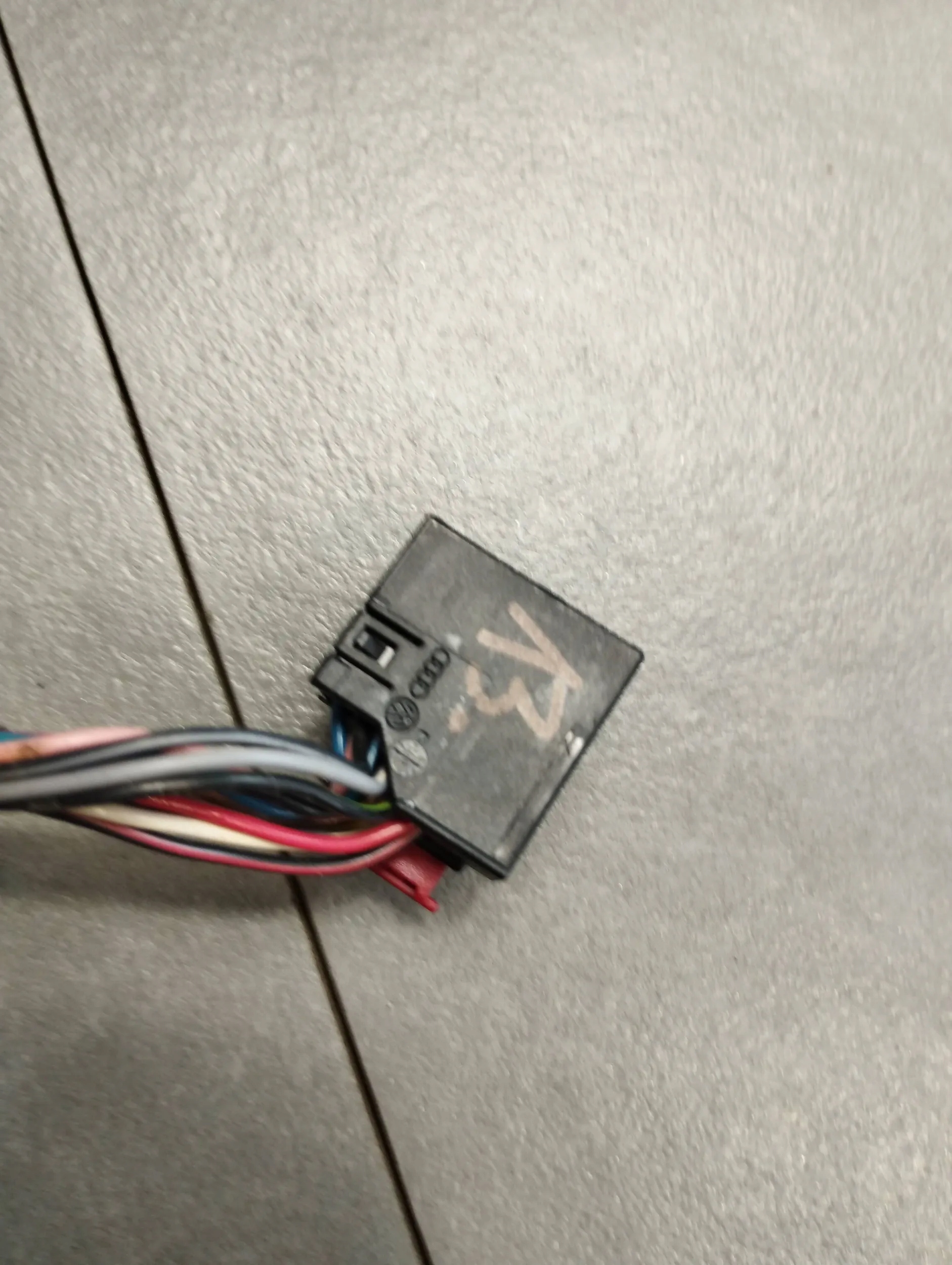 Audi Q7 4L LUSTERKO PRAWE 13+2 PINY LZ9Y Typ samochodu 4x4/SUV