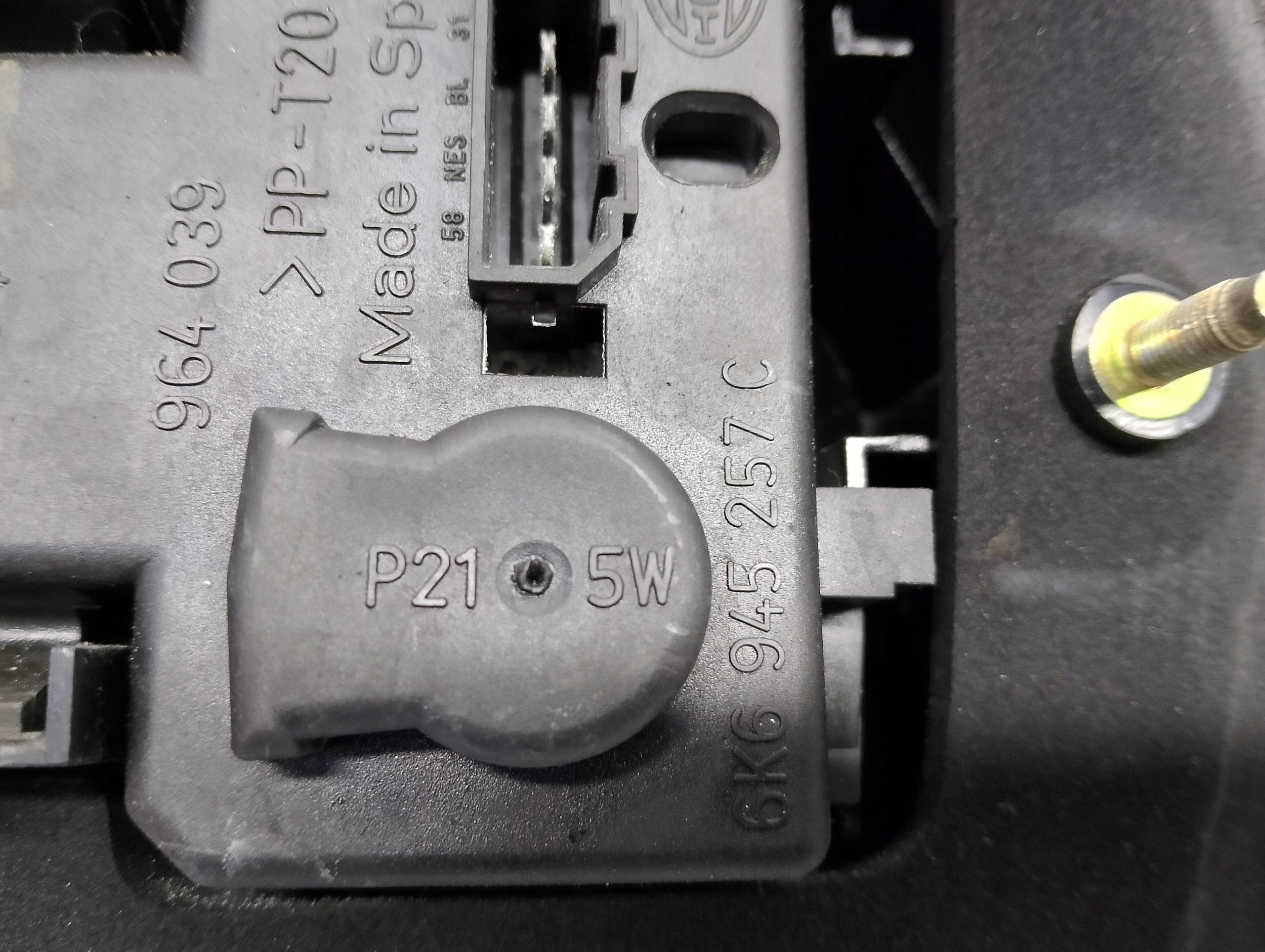 light left rear Seat Ibiza 6K6945257C
