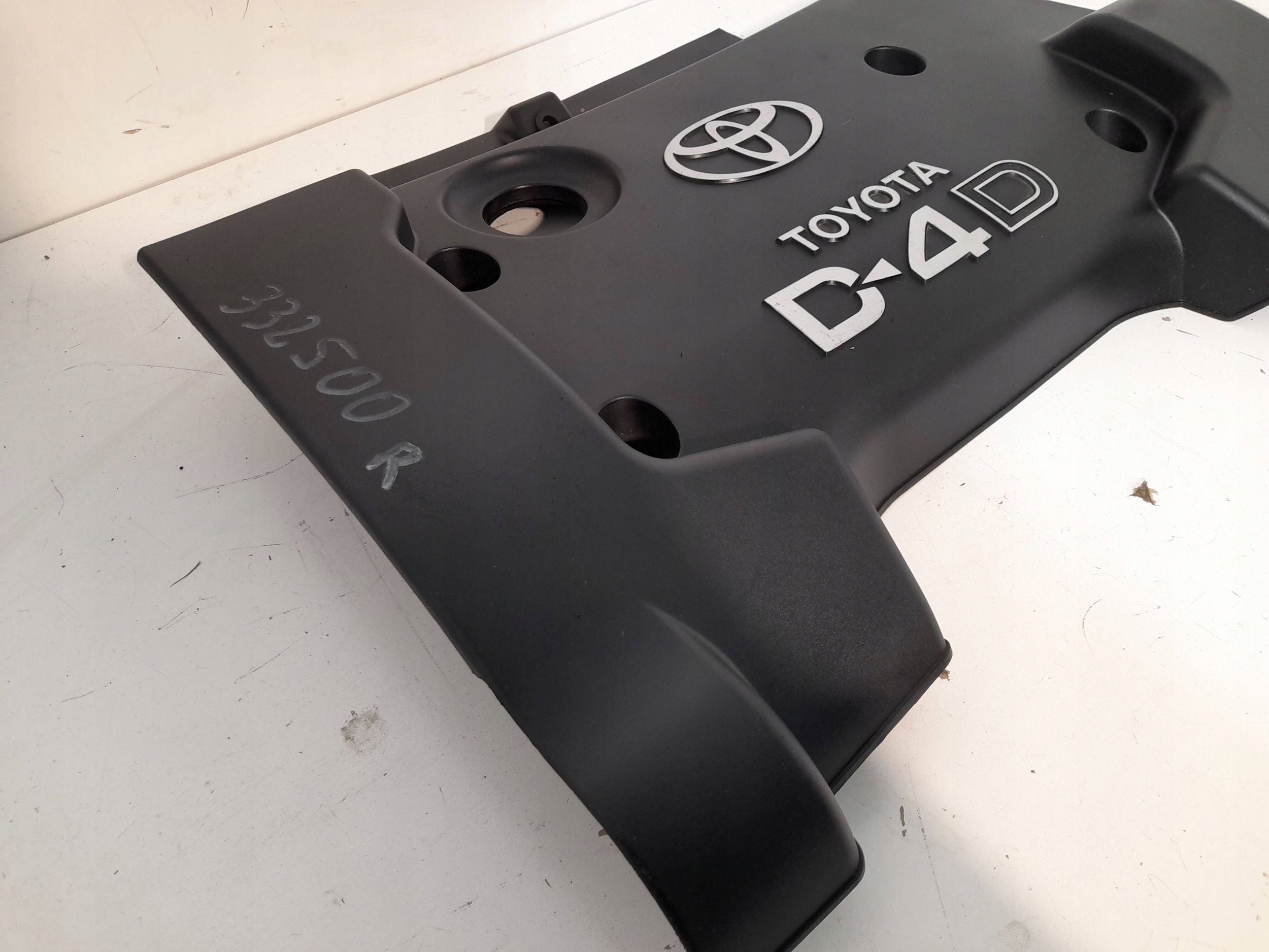 Toyota Corolla E120 E130 2002 cover upper of the engine (DS44)