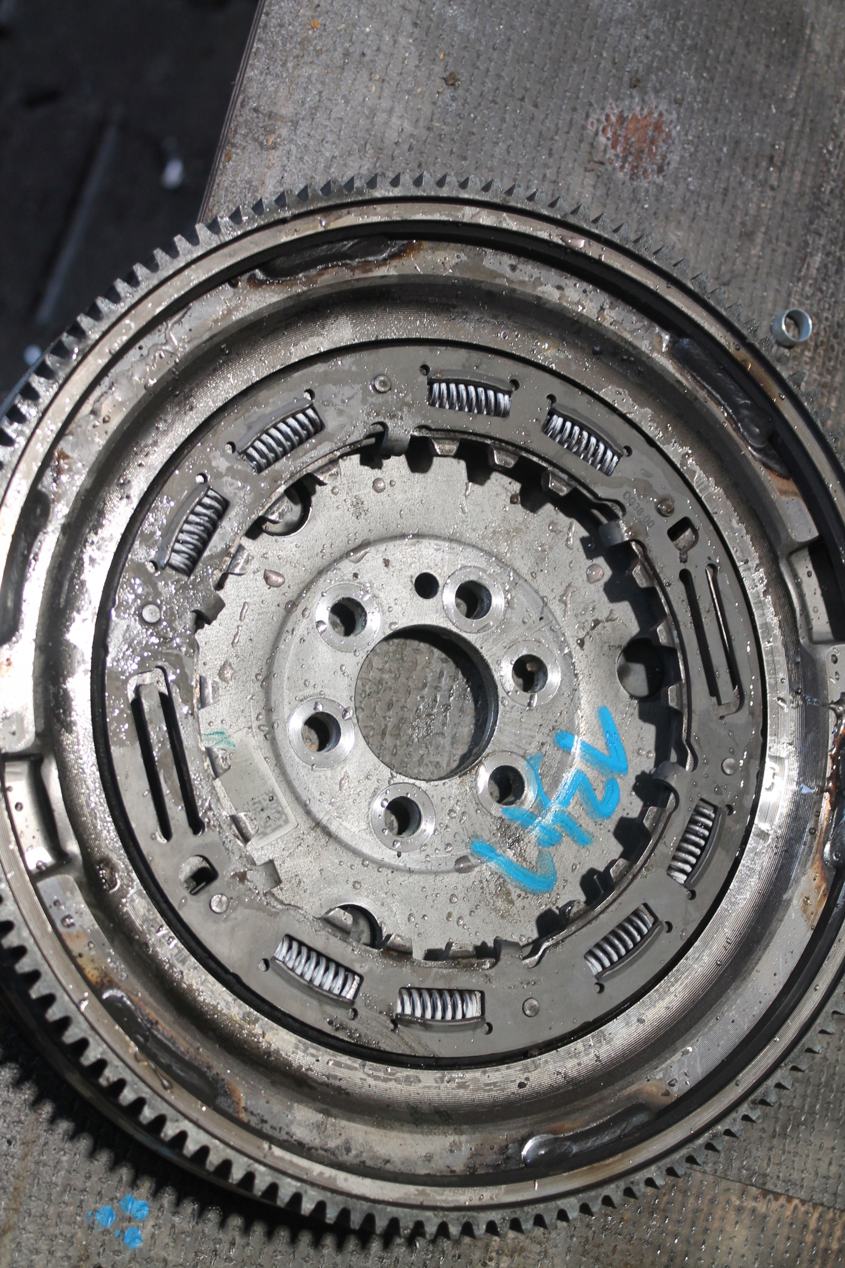 1341. wheel flywheel VW SKODA AUDI 04E105266AM