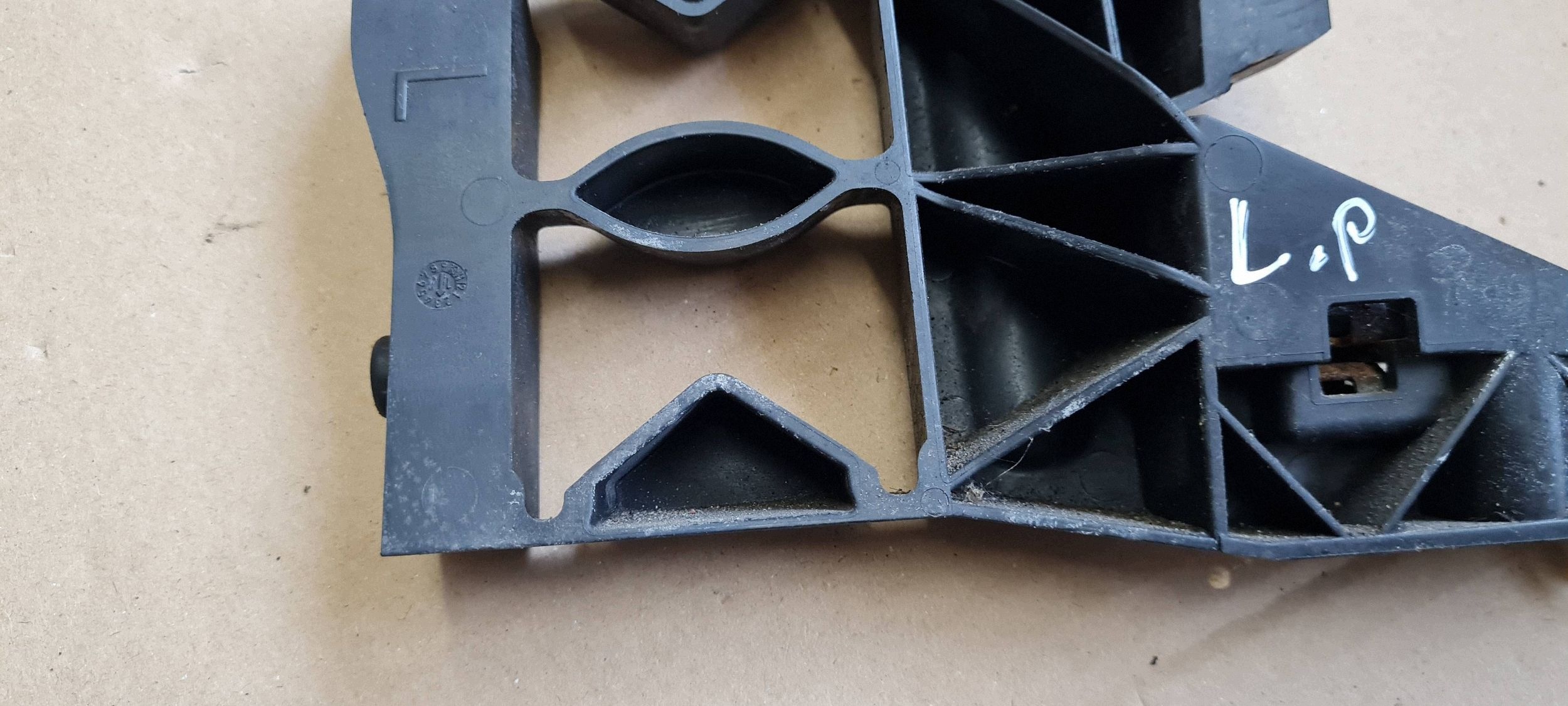 A7 4G S7 support holder lights bracket left front 4G8805607