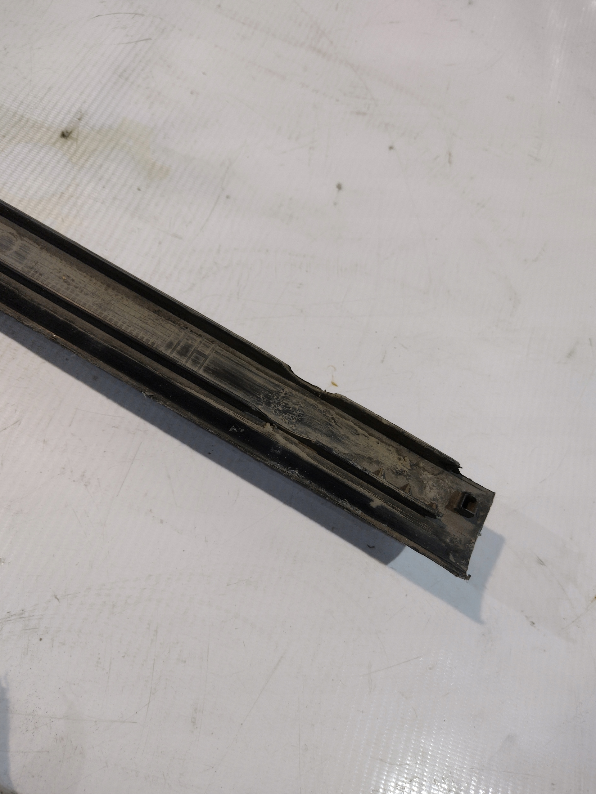 moulding threshold wewentrzna left BMW X5 E53 8408677