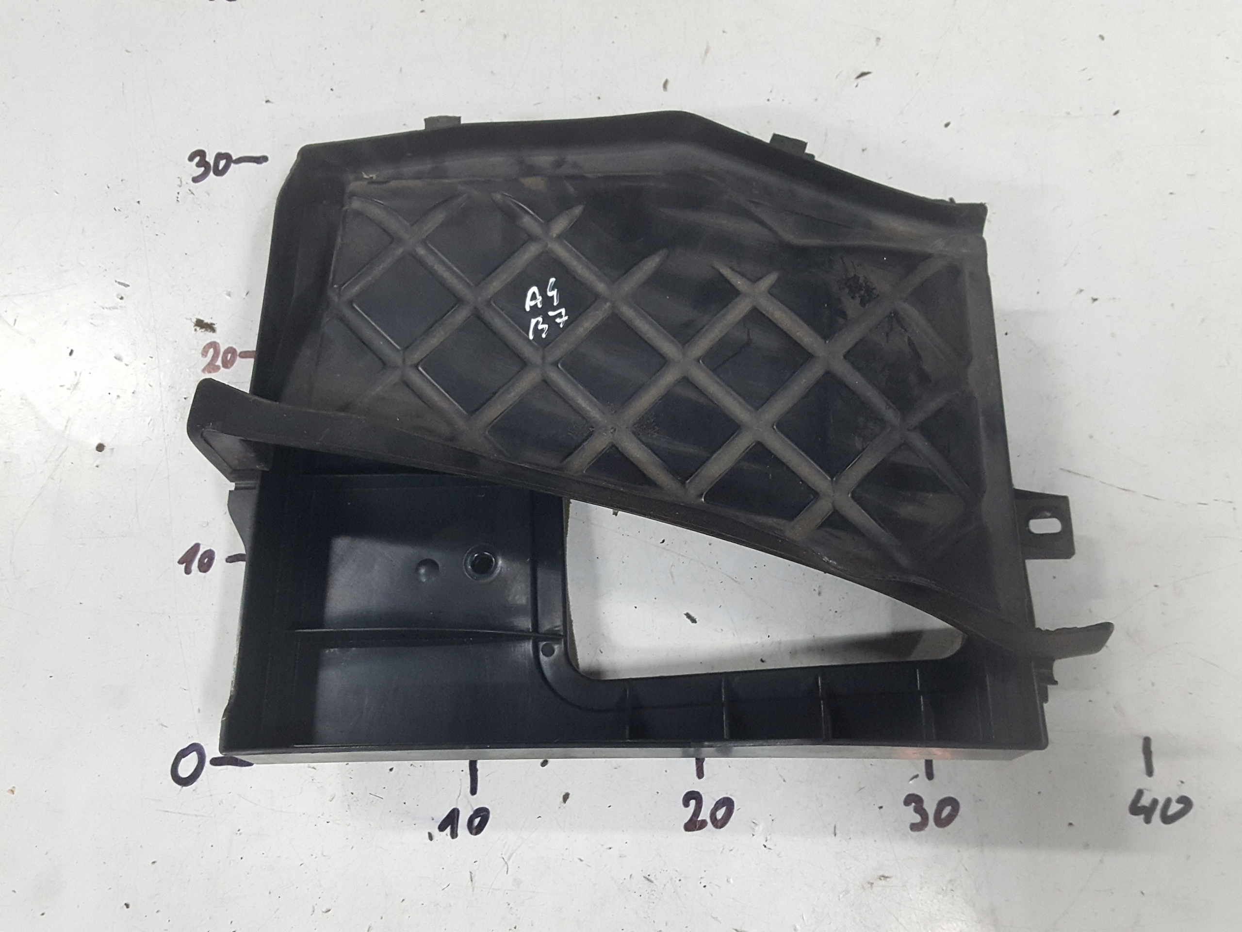 AUDI A4 B7 04-07r OSŁONA PODSZYBIE LEWE 8E1819441B