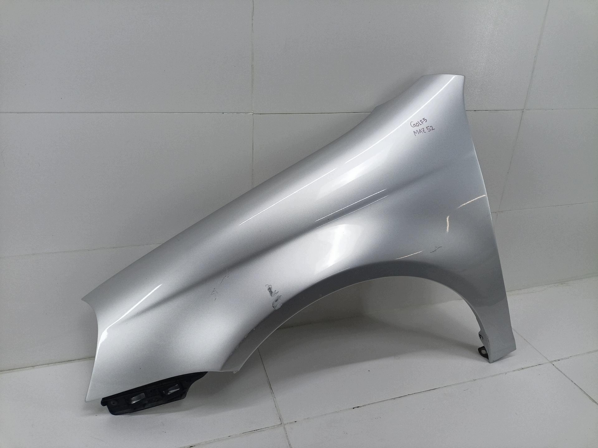 fender front left side Volkswagen Golf 5 2008 1K5880681A