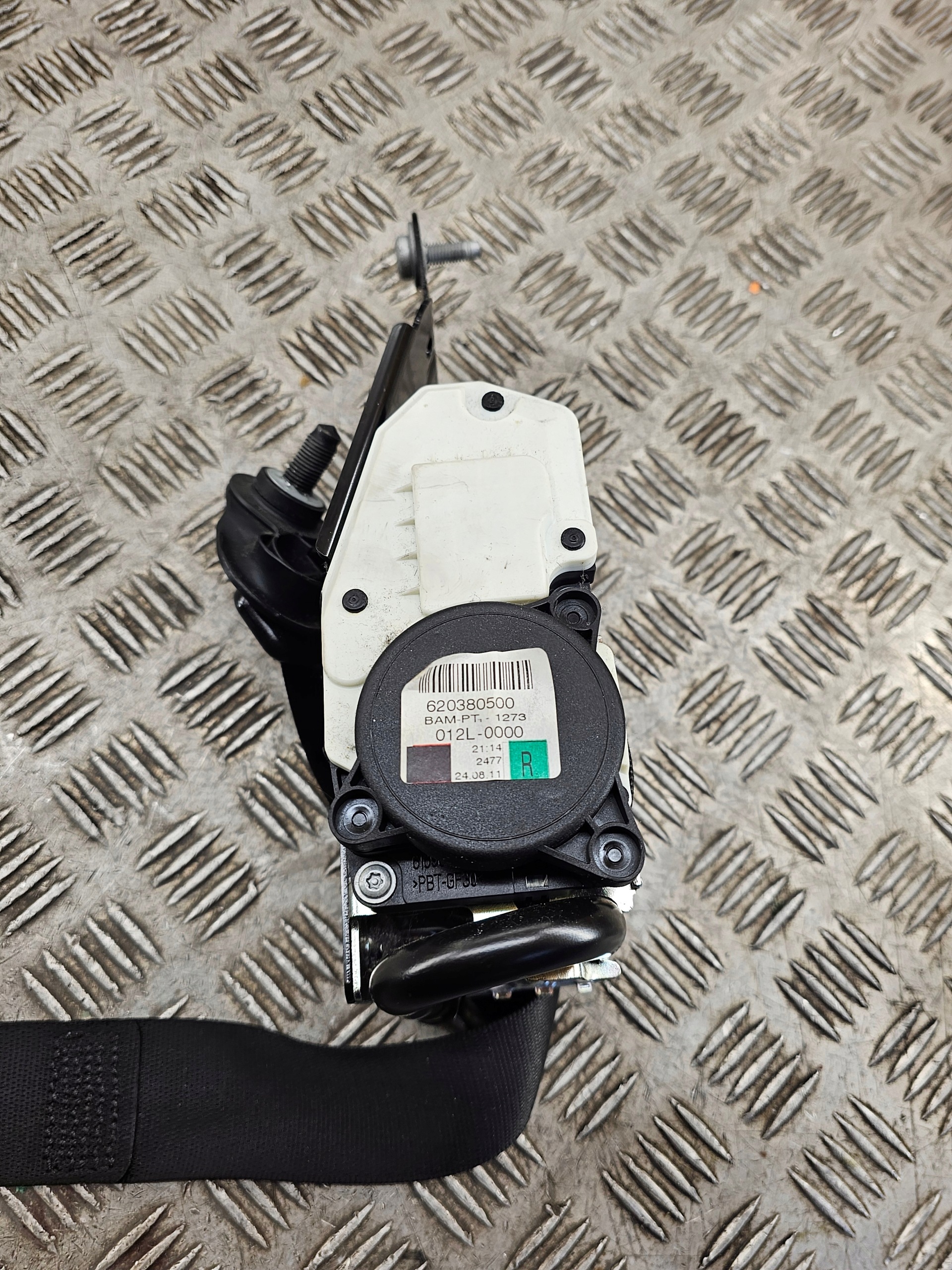 seat belt right front front MERCEDES W204 COUPE A2048601685