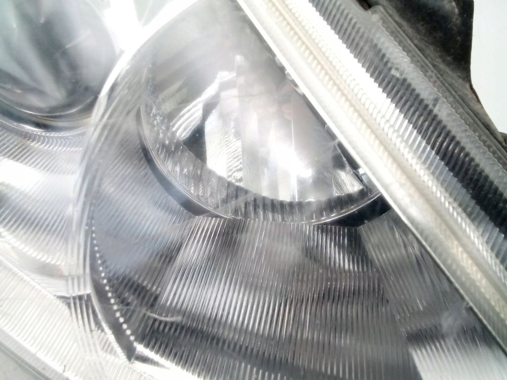 Mazda V 5 and 1 light right front front P5115R