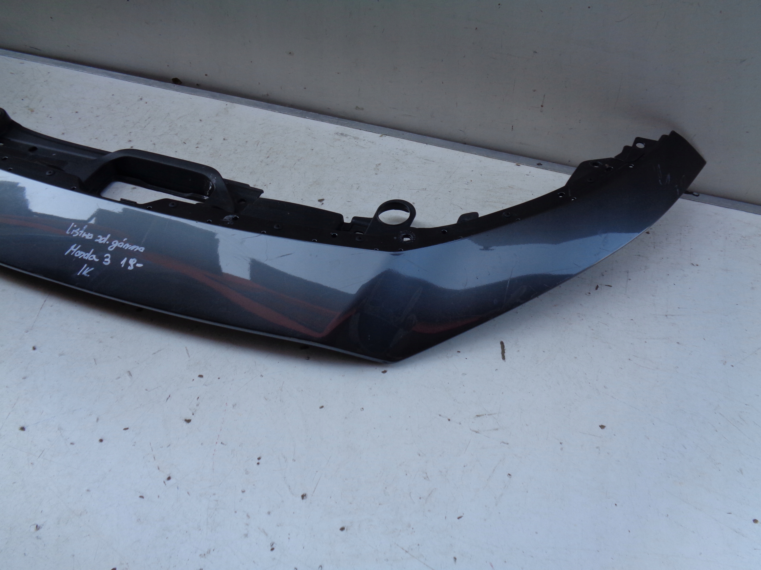 lišta nárazníku Horn maska MAZDA 3 19
