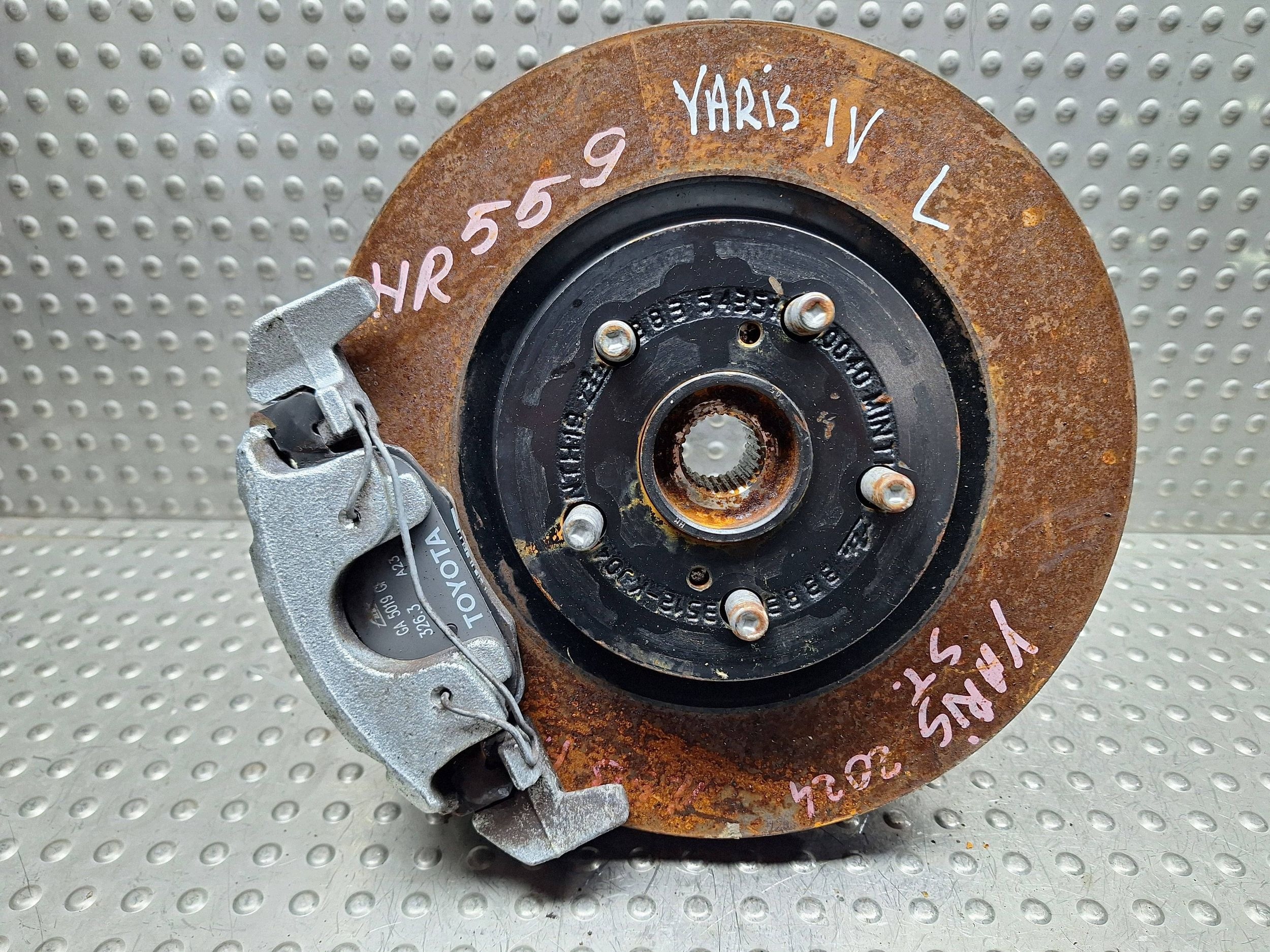 swing left front TOYOTA YARIS IV 20-26 FS59L