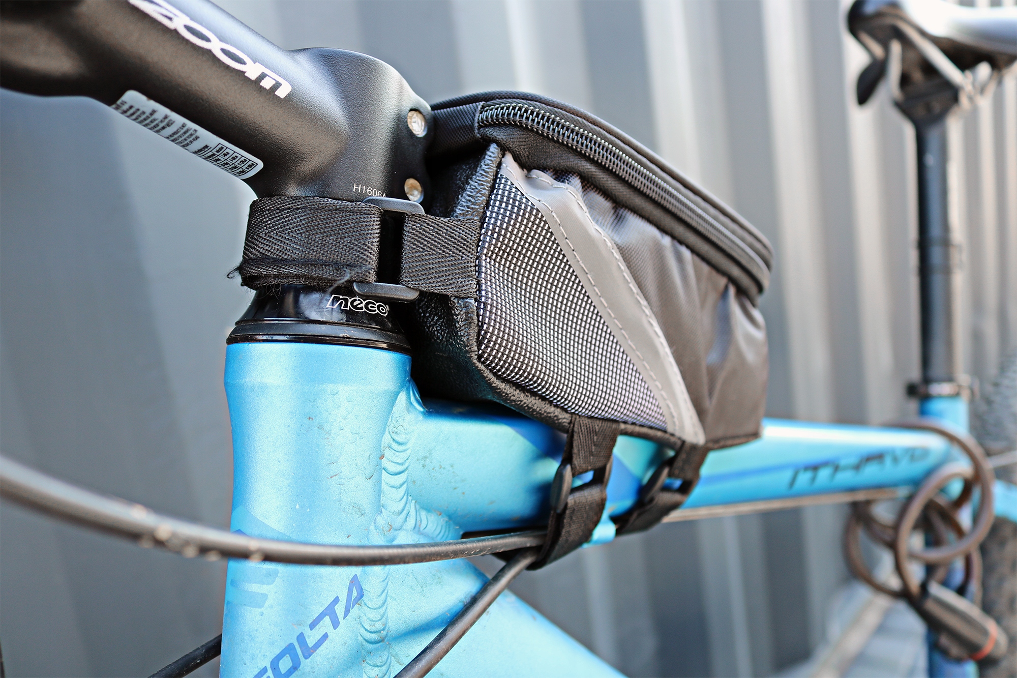 SAKWA TORBA ROWEROWA ETUI NA TELEFON NA RAME Marka bez marki