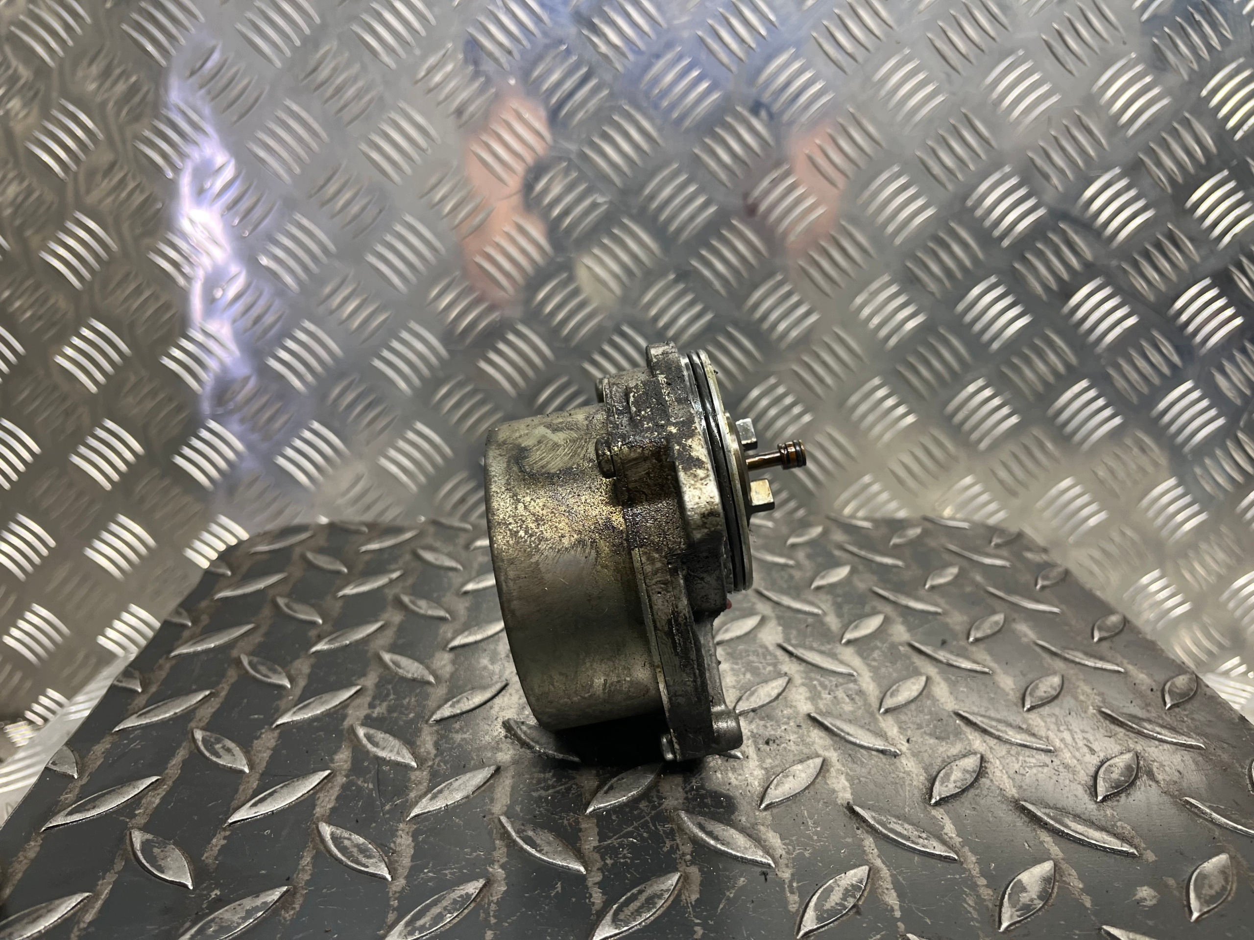 pumpa VACUM VAKUM VOLKSWAGEN PHAETON 057145100AC