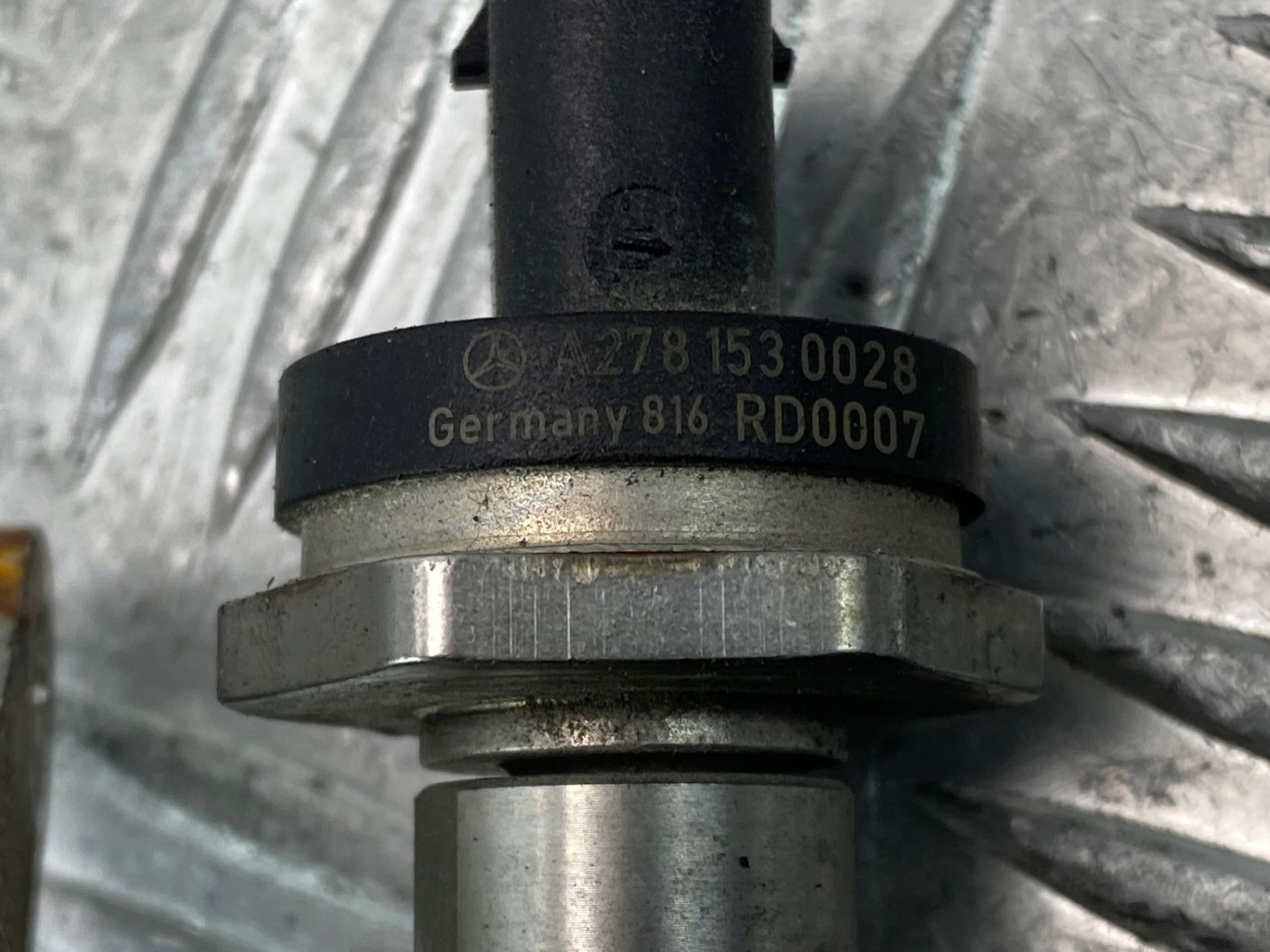 Mercedes E350 CGI W212 injection ramp A2760703995
