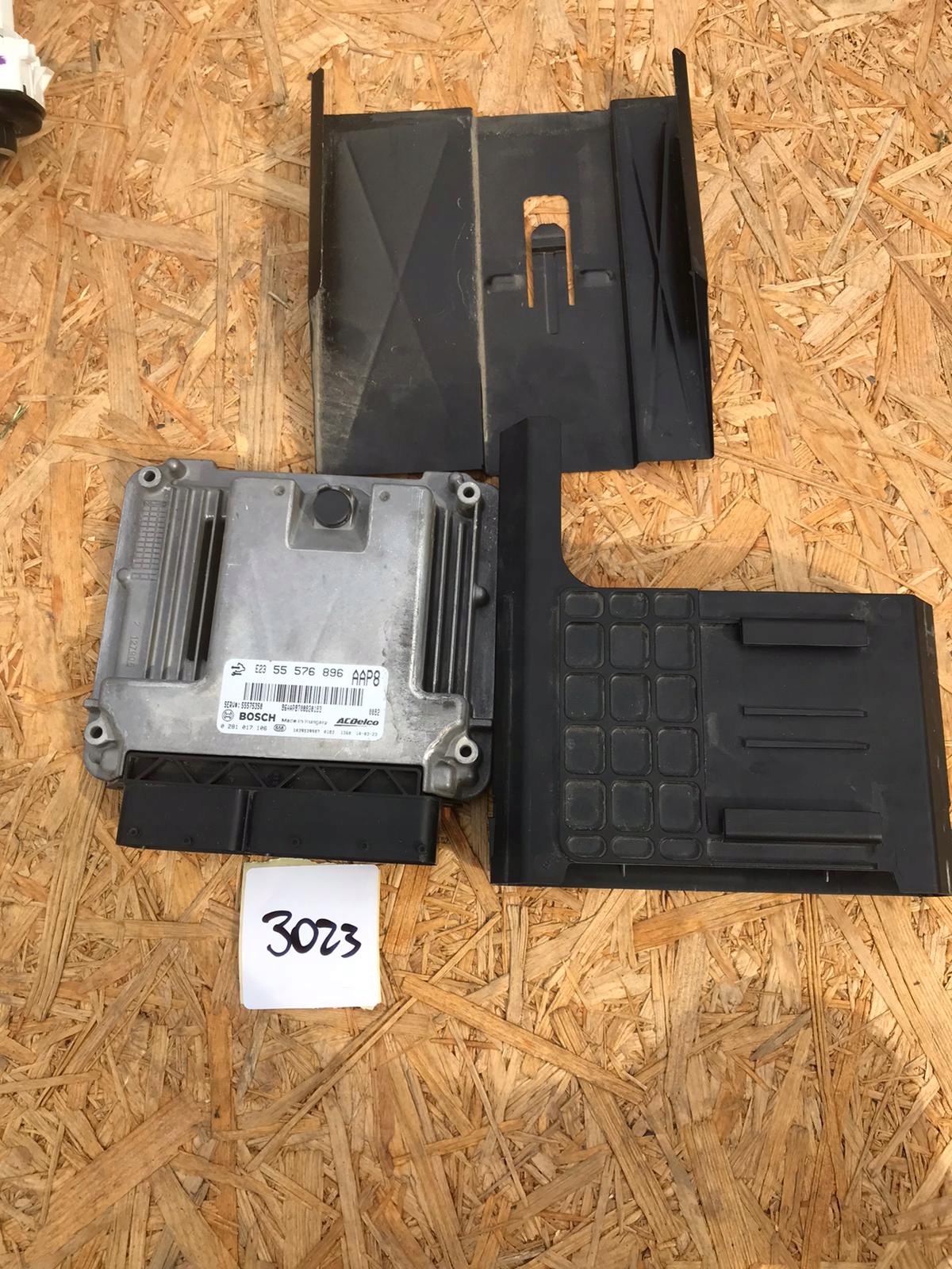 control unit of the engine OPEL ASTRA J 55576896