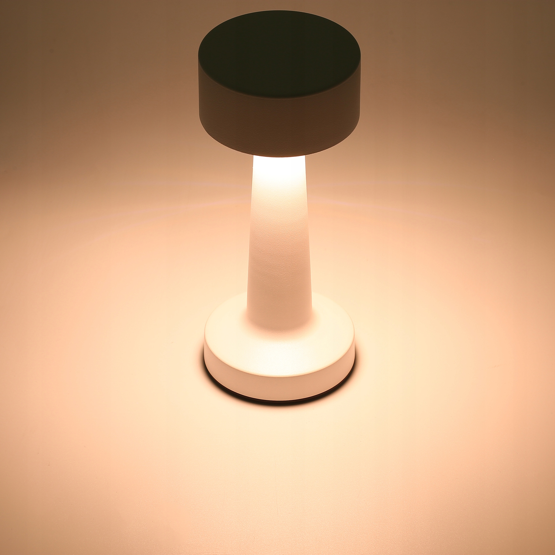 BEZPRZEWODOWA LAMPKA DO RESTAURACJI HOTELU DOTYK LED GRZYBEK 3 TRYBY NOCNA Kolor czarny