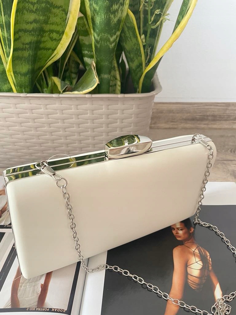 Wieczorowa wizytowa torebka KOPERTÓWKA PUZDERKO biała na ślub Materiał dominujący skóra ekologiczna