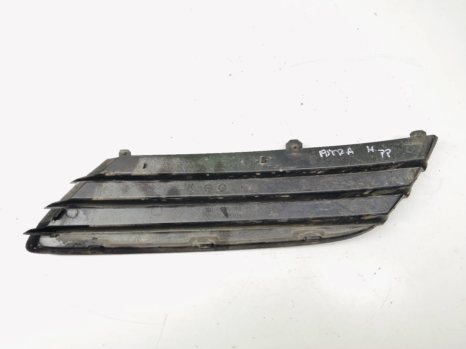 grid of a bumper right front grille Opel Astra H 1.9 CDTI 375768702
