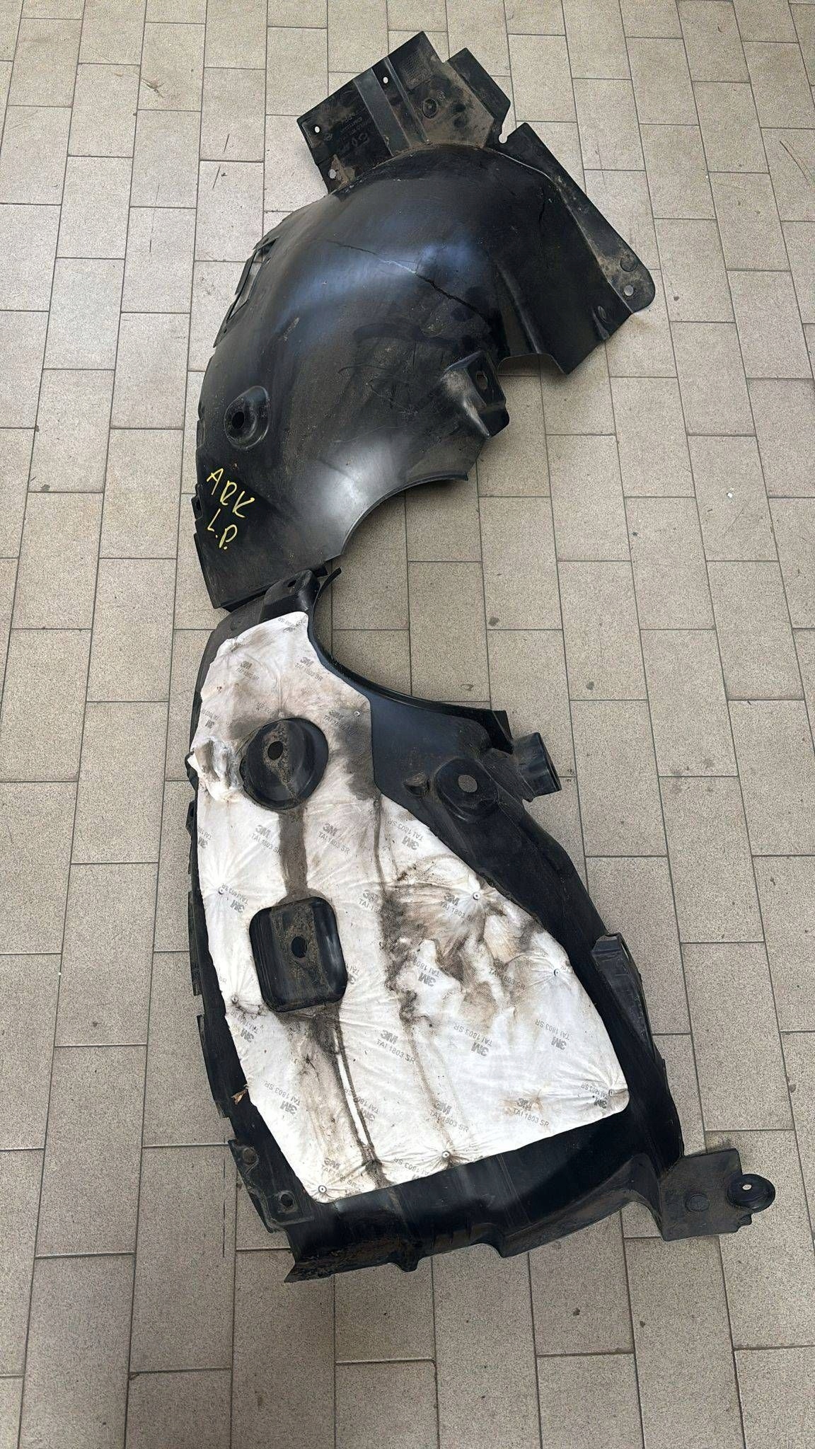 mudguard front left side Renault Arkana 638411333R