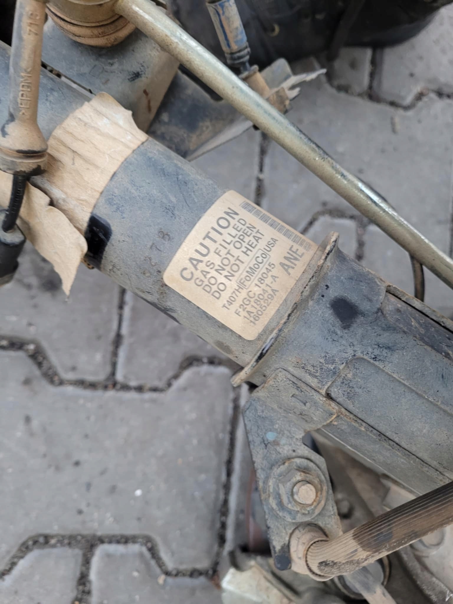 поворотный кулак, цапфа левый 2.0 EB FORD Edge 2017