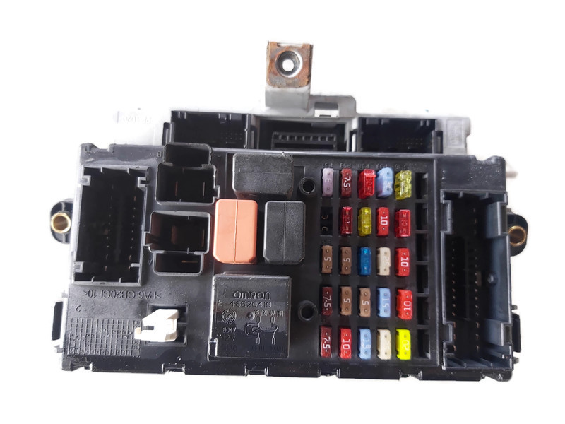 IVECO DAILY III 09r SKRZYNKA BEZPIECZNIKÓW BSI