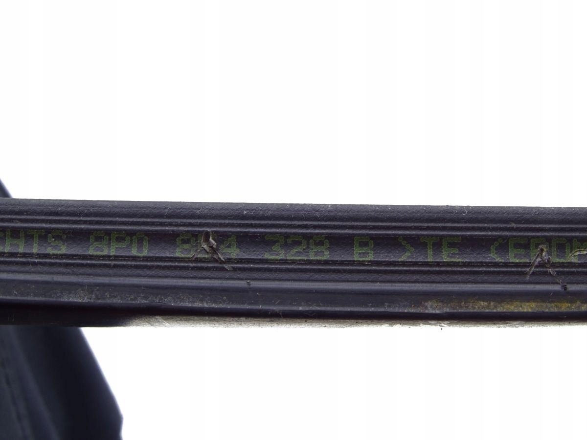 AUDI A3 8P 03-12 LISTWA SZYBY CZOŁOWEJ PRAWA Producent części Audi OE