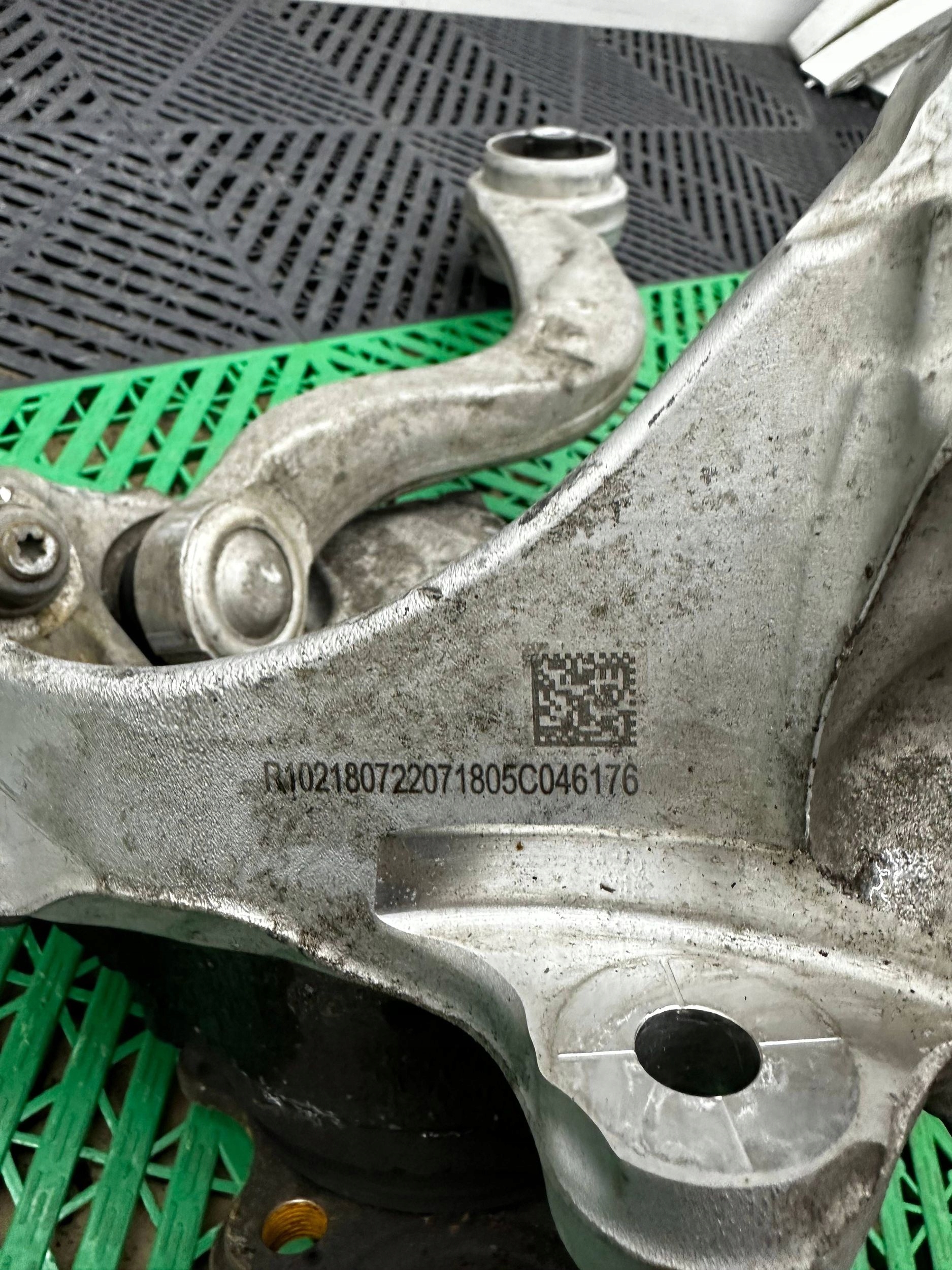 swing front front side right BMW 2 G42 6893968