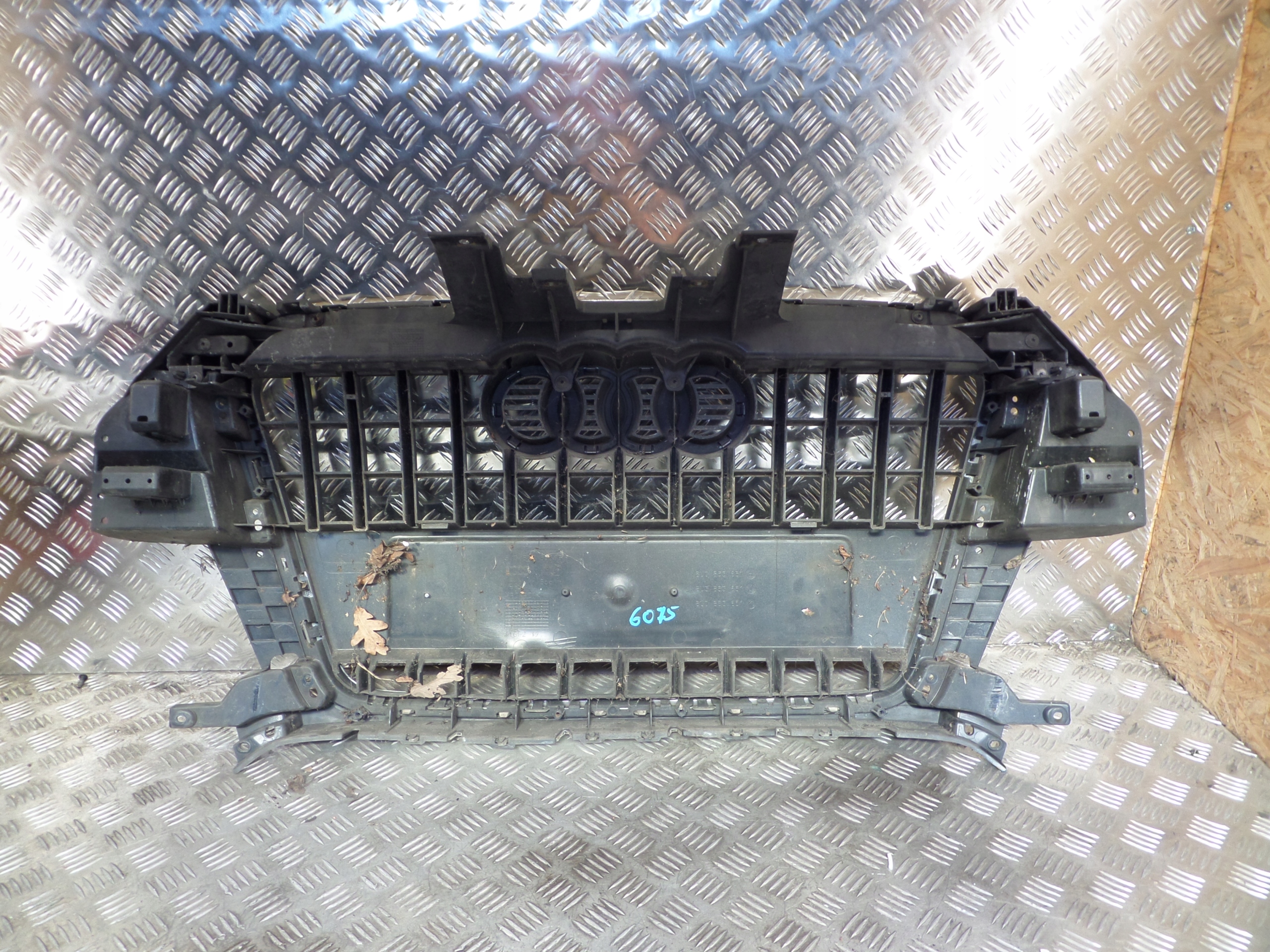 grill grille radiator frame CHROM AUDI Q3 11 - 15 8U0853651H