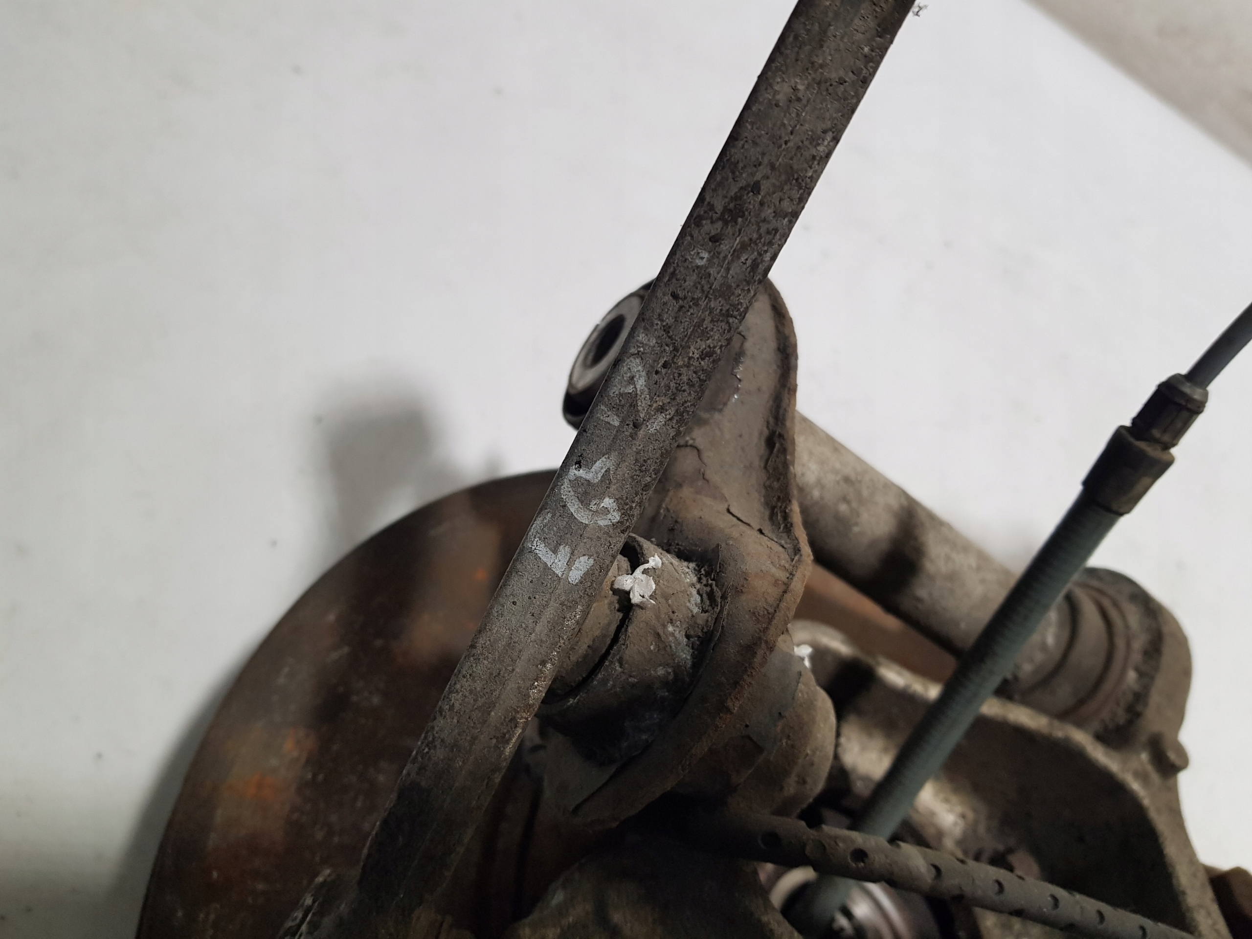 BMW E63 E64 645 otoč čepu ramene levý záď KOMPLET