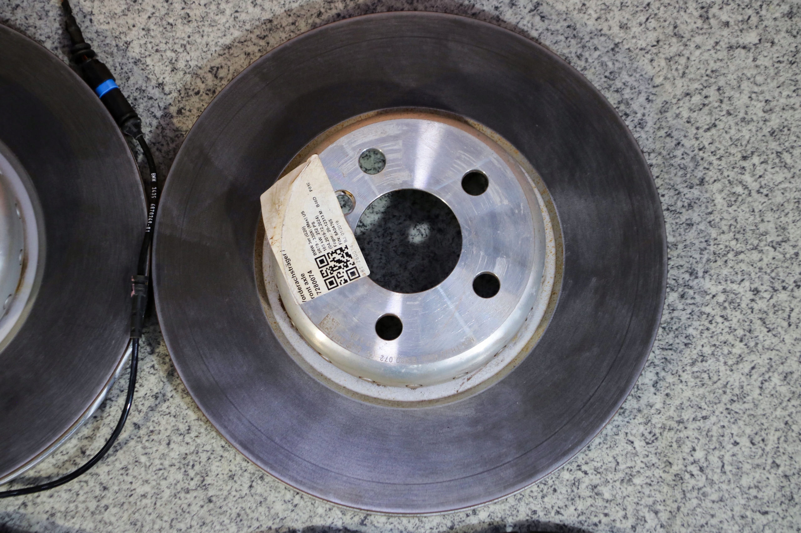 BMW G20 330i discs plates front 330x24 9 km !!!