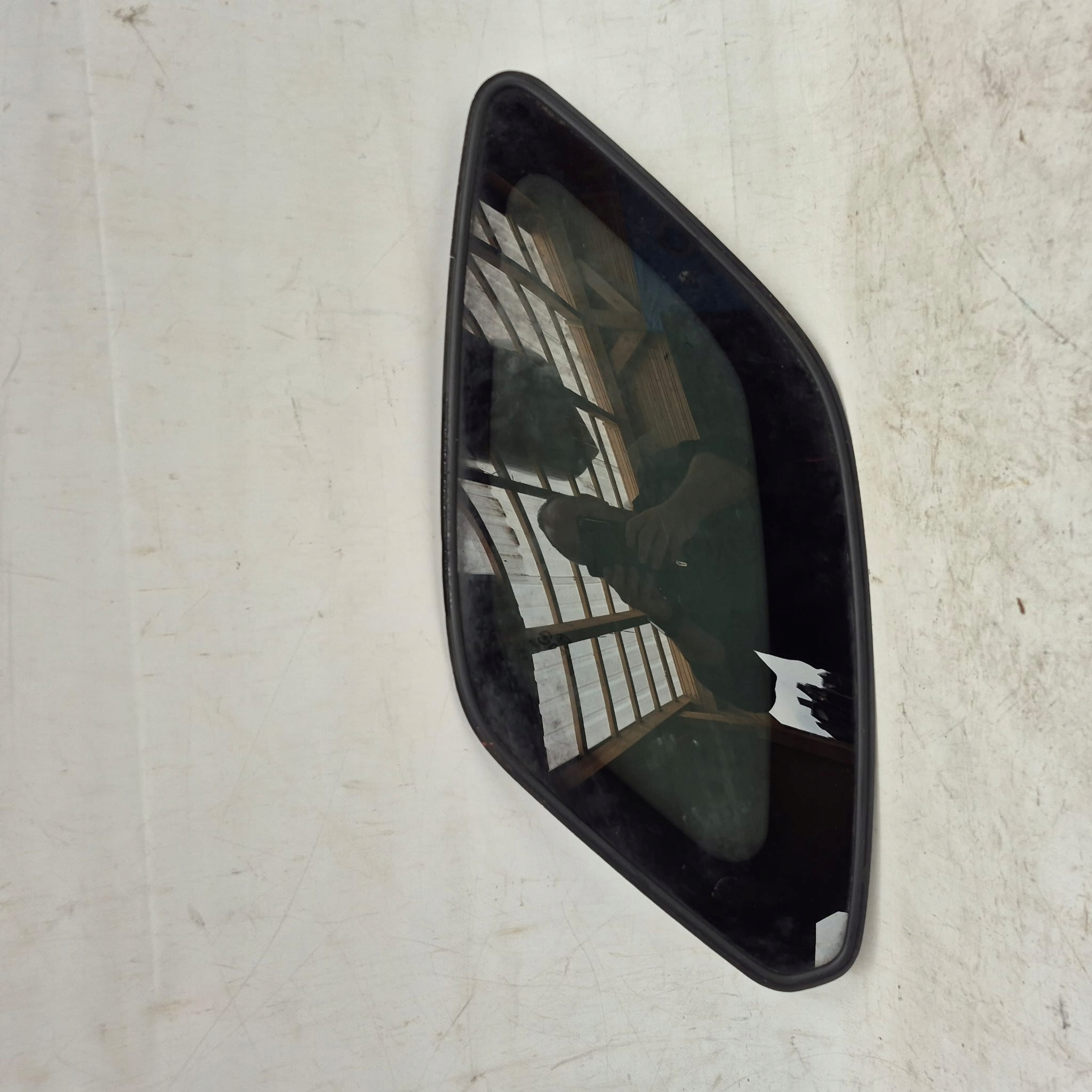 KIA SPORTAGE II window bodywork left rear part rear DOT-748 M3.55
