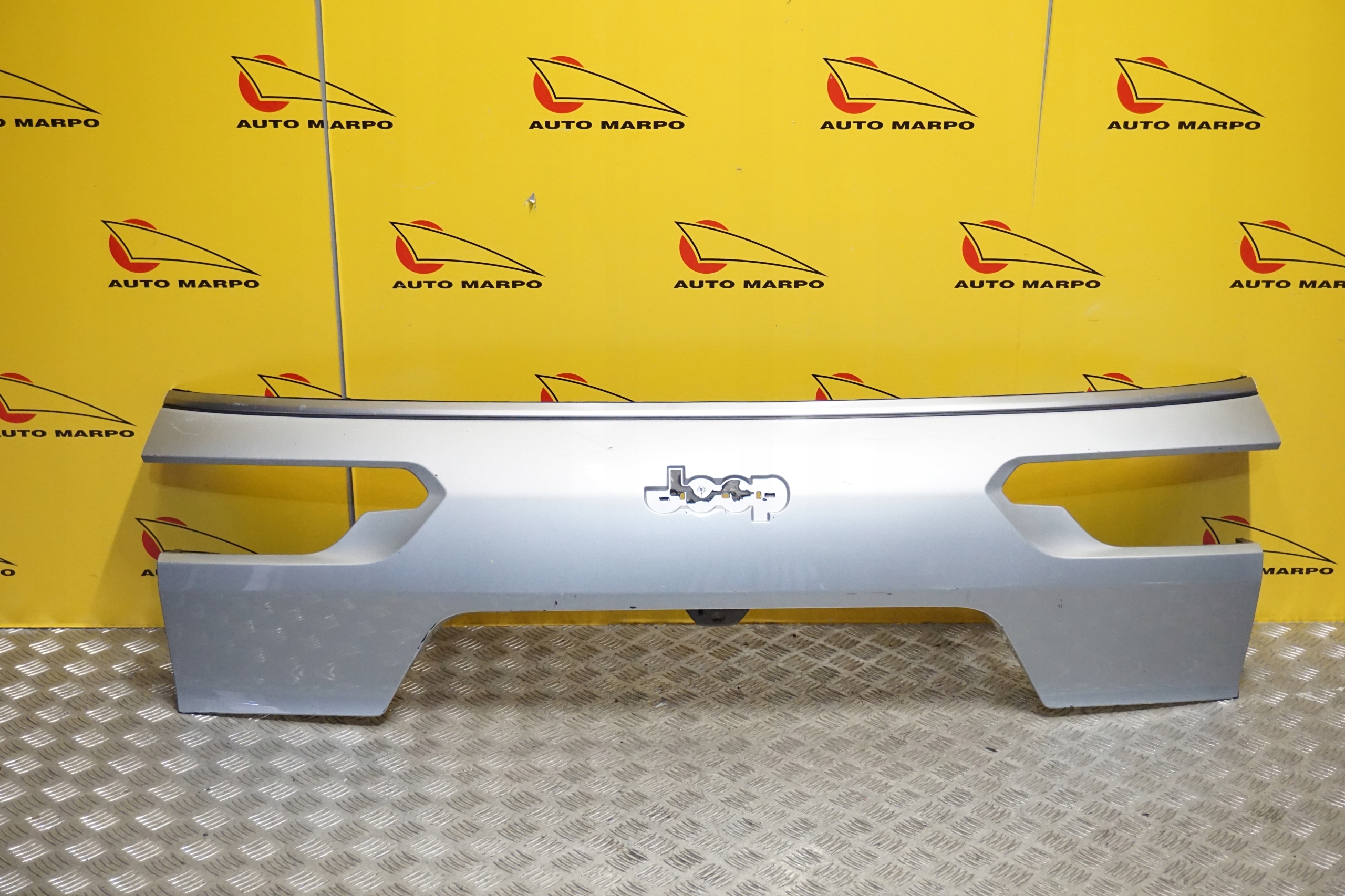 JEEP GRAND CHEROKEE 2021 2022 2023 Blenda Klapy Bagażnika Tył USA Numer katalogowy części ZBL51TRMAA