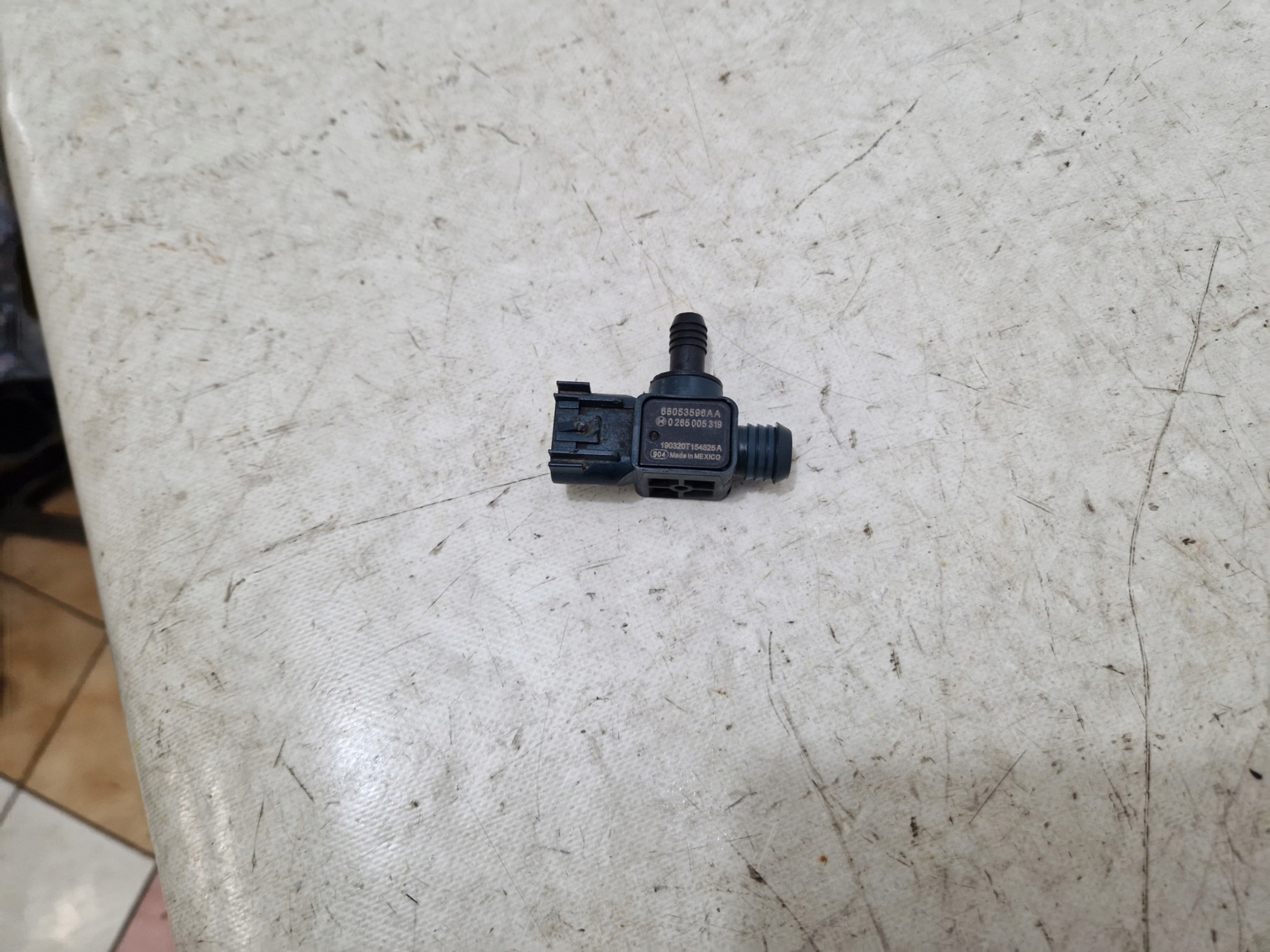 DODGE CHALLENGER 2019- 3.6 V6 Sensor Druck luft 68053596AA