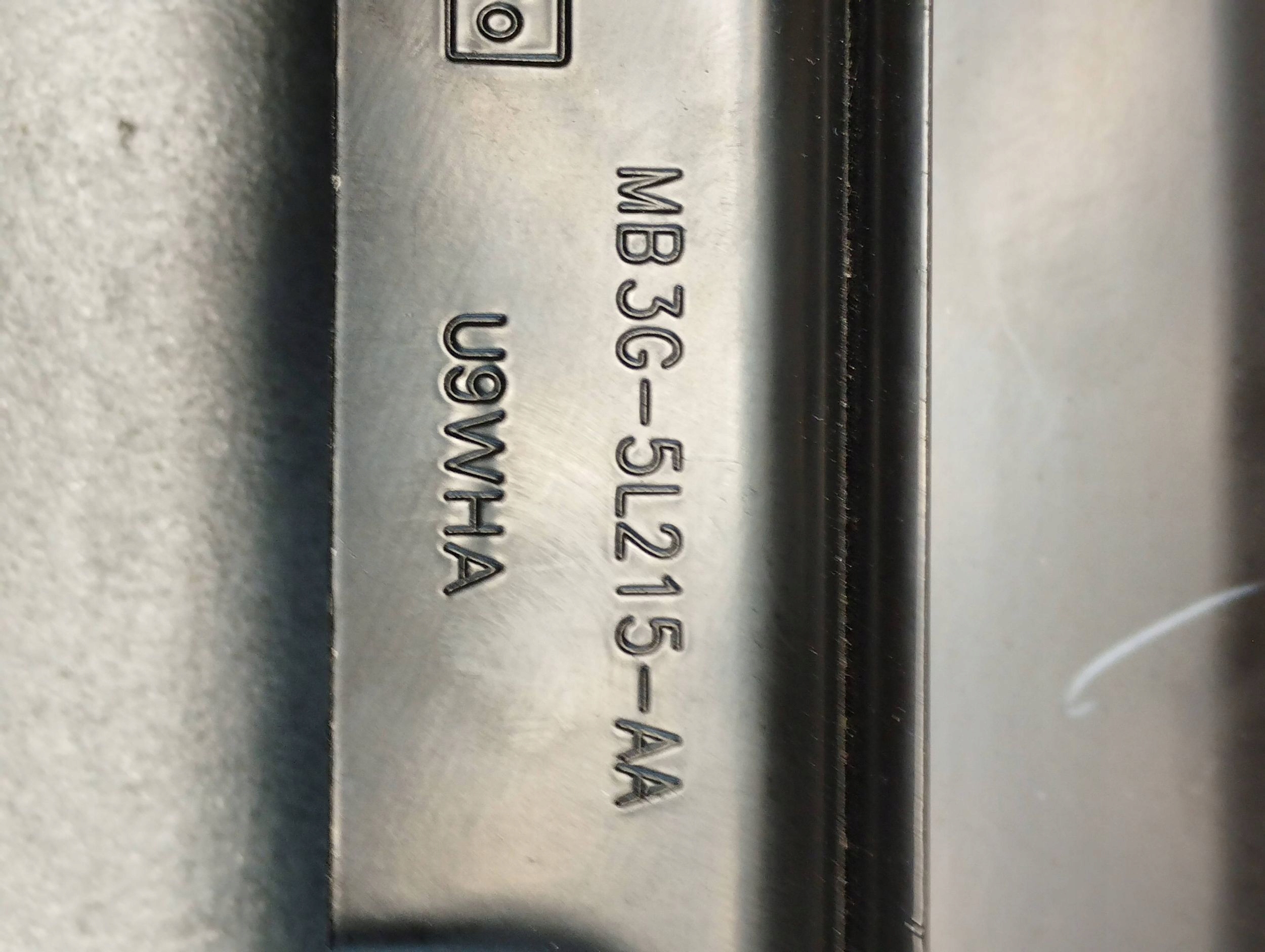 Volkswagen Amarok II 2023 console MB3G5L215AA
