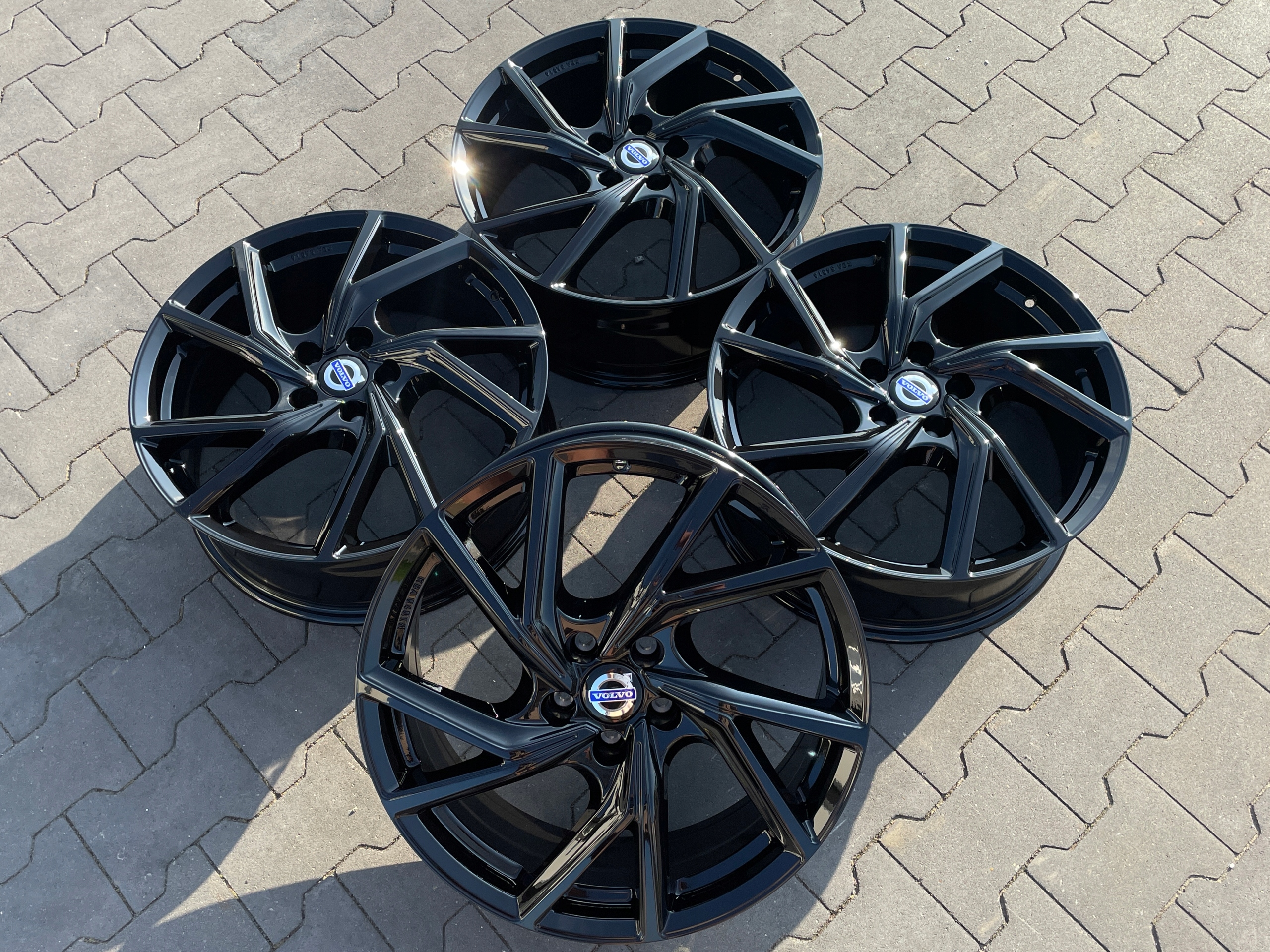 VOLVO XC60 FELGI 19 NIEMIECKIE NOWE Kolor Czarny