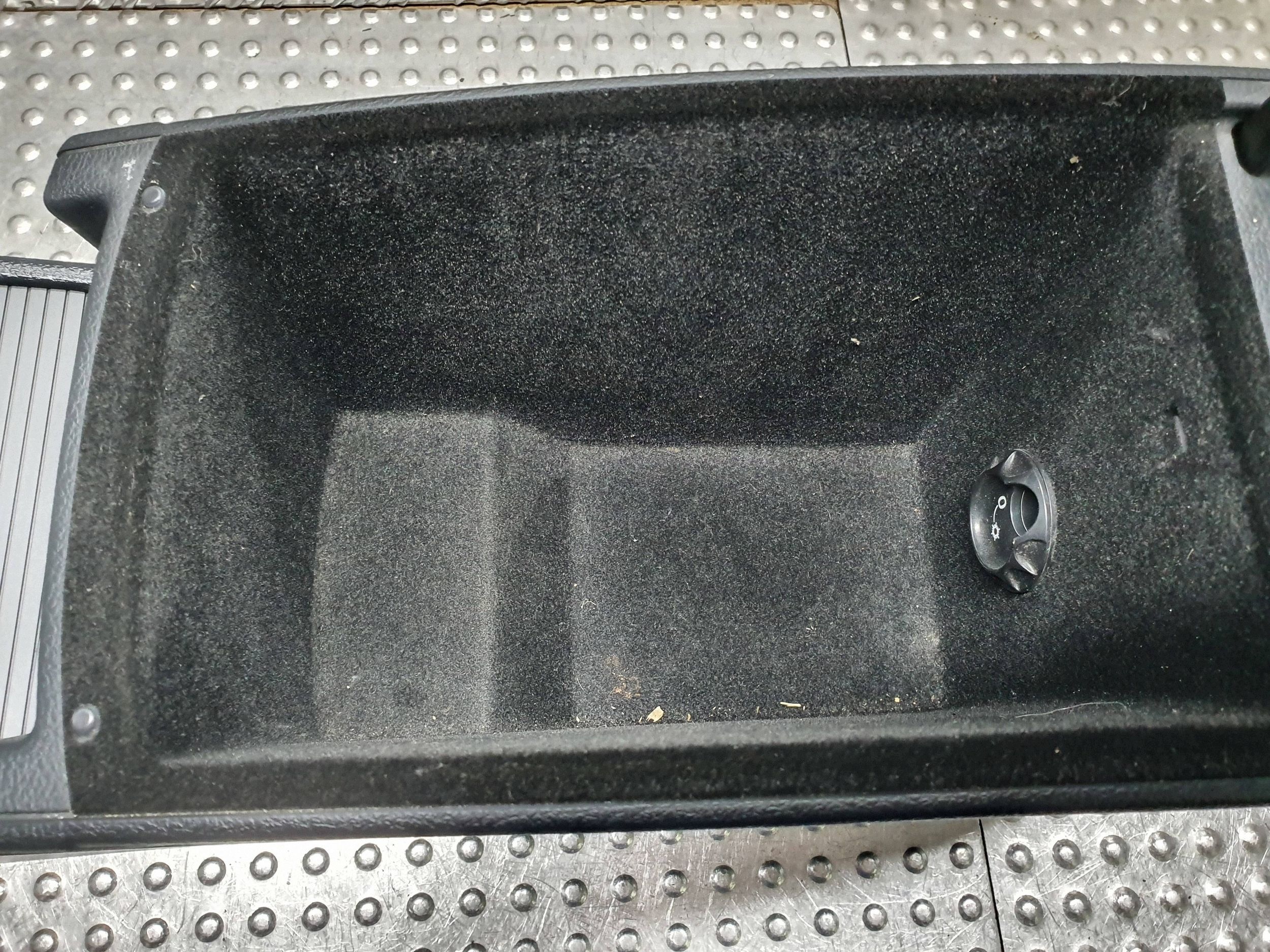 TUNEL central armrest 3C0863319S 3C1863241BP VW PASSAT B6