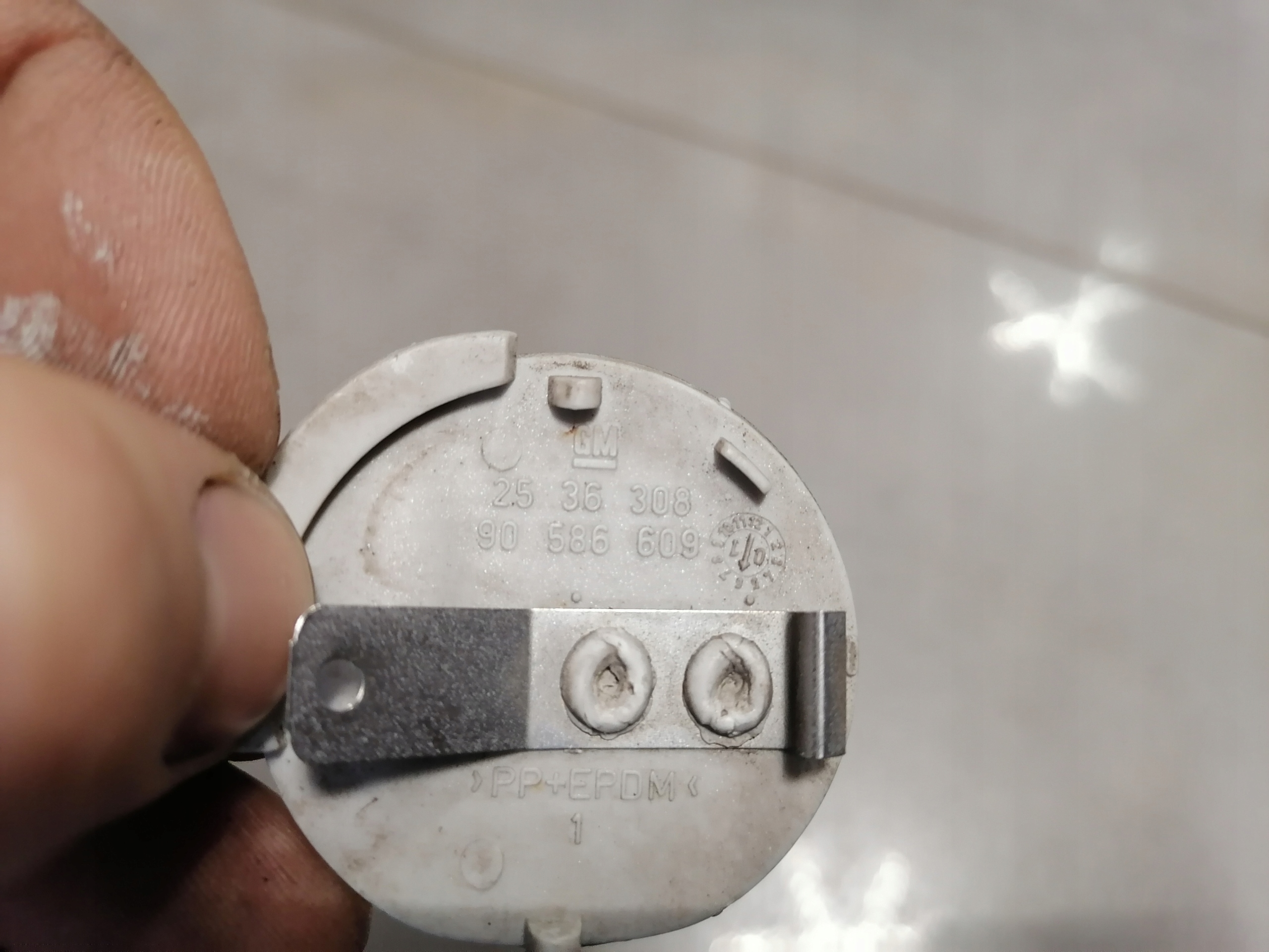 Abschleppöse vorne OPEL VECTRA B 90586609