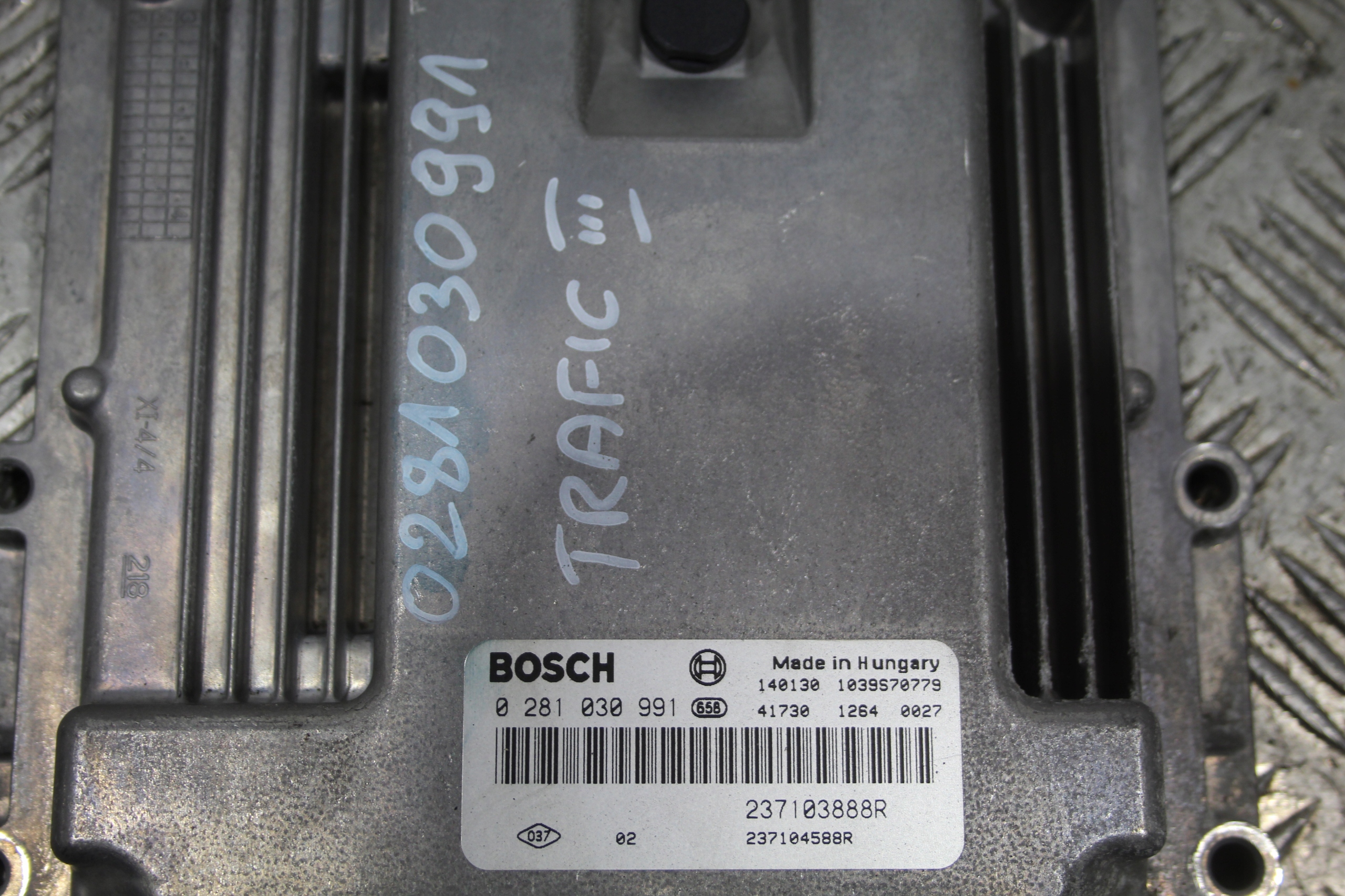 computer control unit of the engine TRAFIC III 3 237103888R