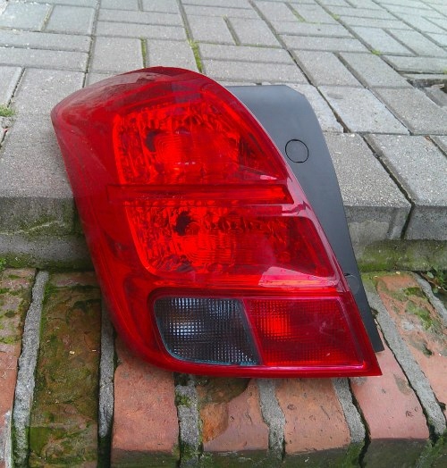 CHEVROLET TRAX 12-14 LAMPA TYLNA LEWA EUROPA ORYGINAŁ