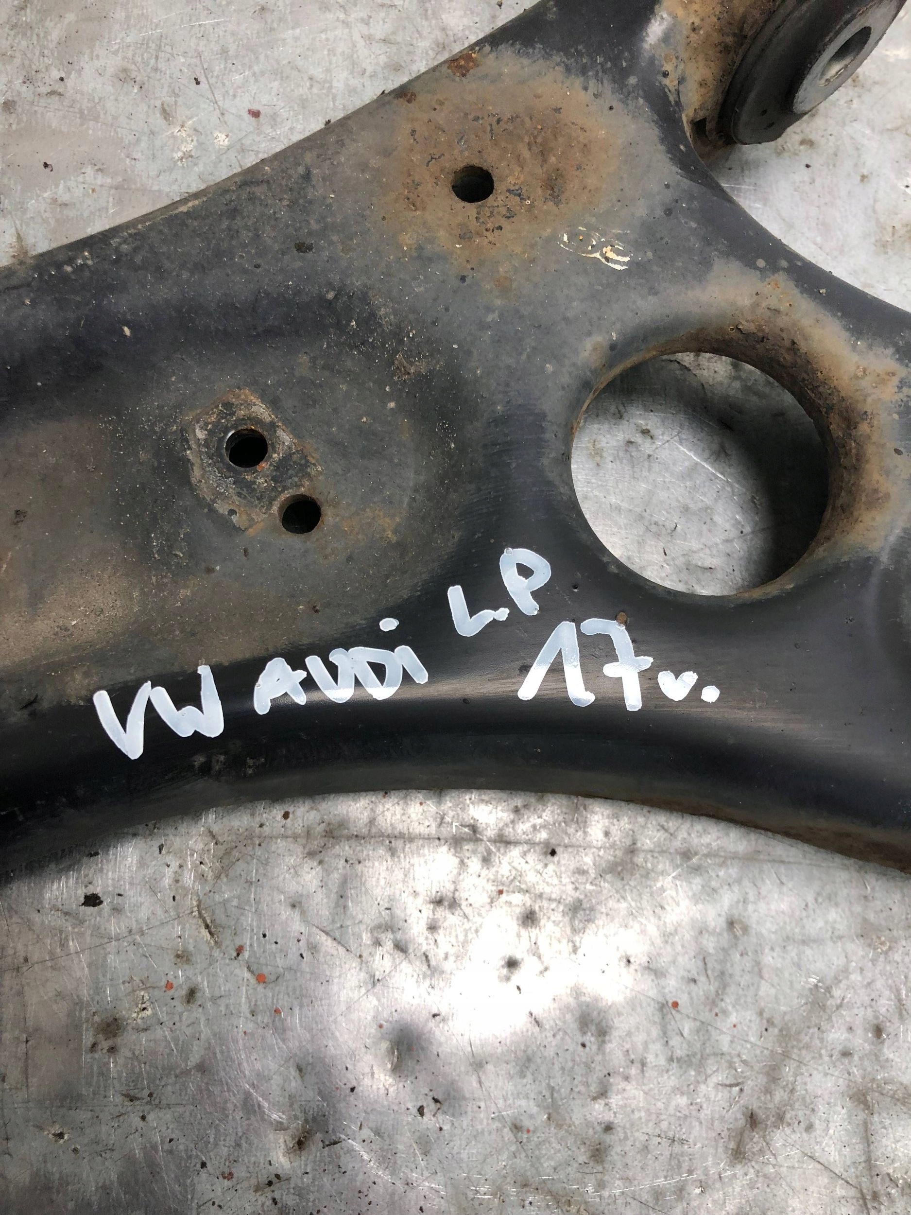 arm left front VW AUDI 1K0407165C