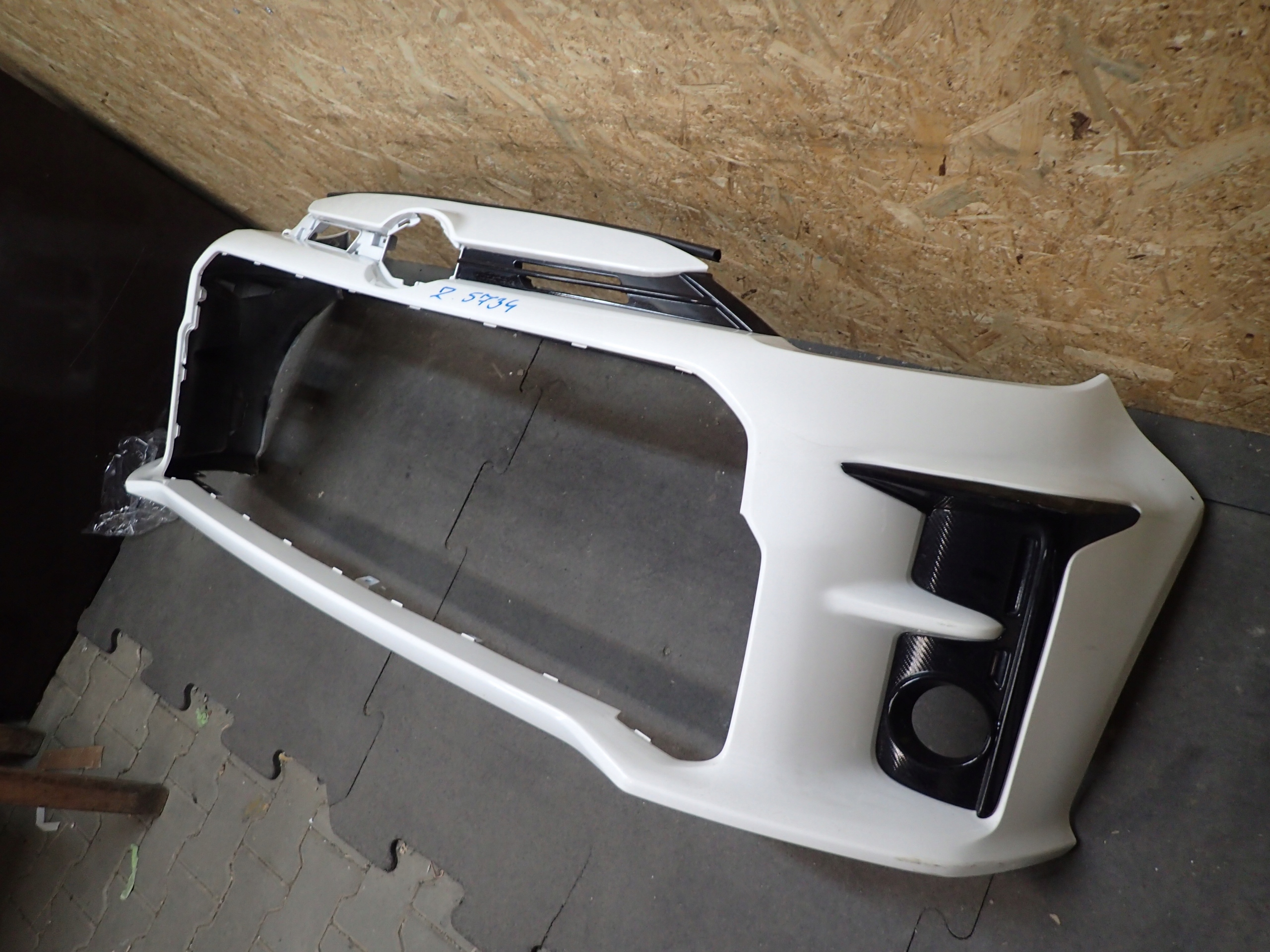 bumper front TOYOTA YARIS IV 4 GR