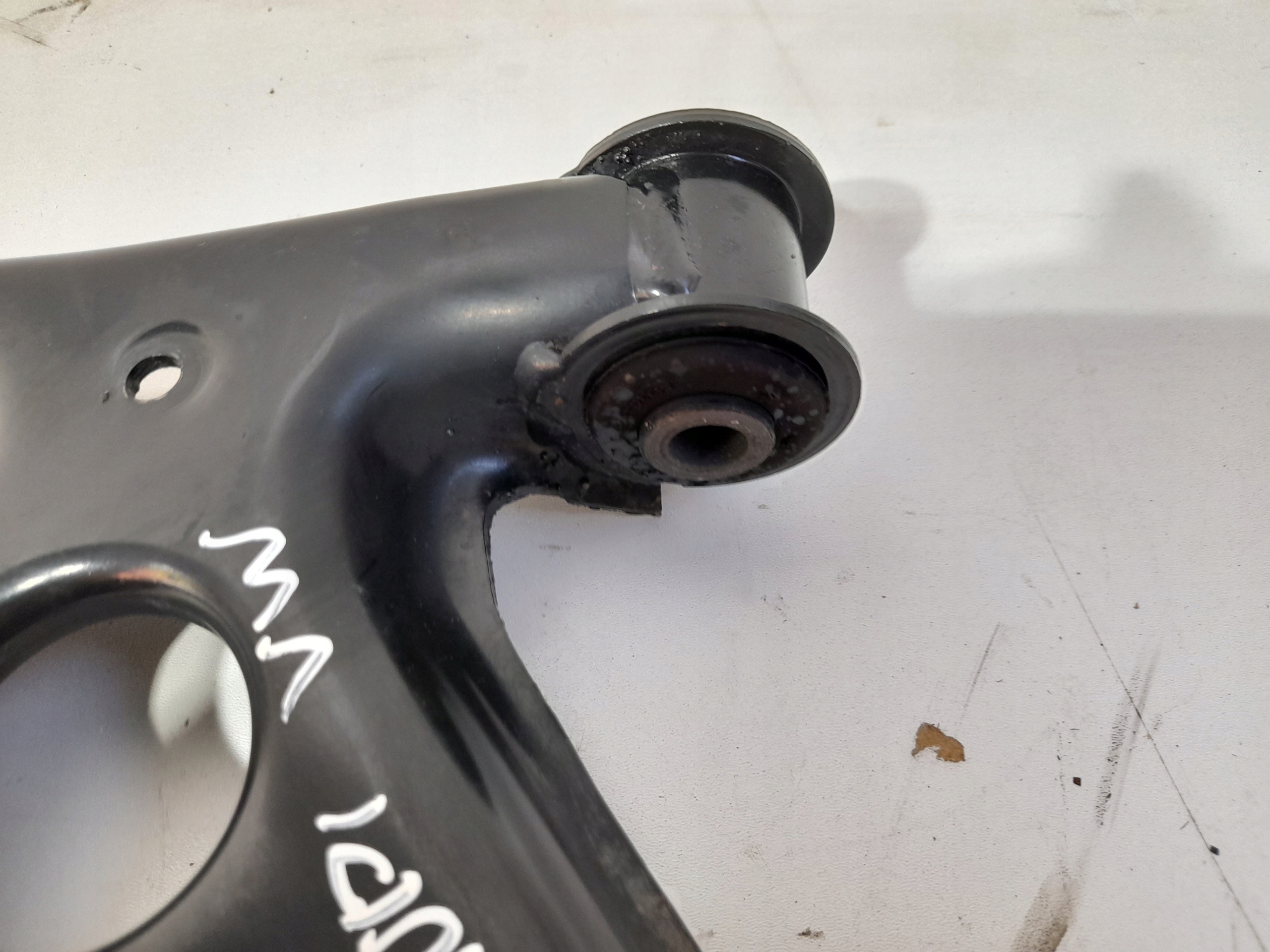 VOLKSWAGEN POLO arm front left 2Q0407151D (Q37)