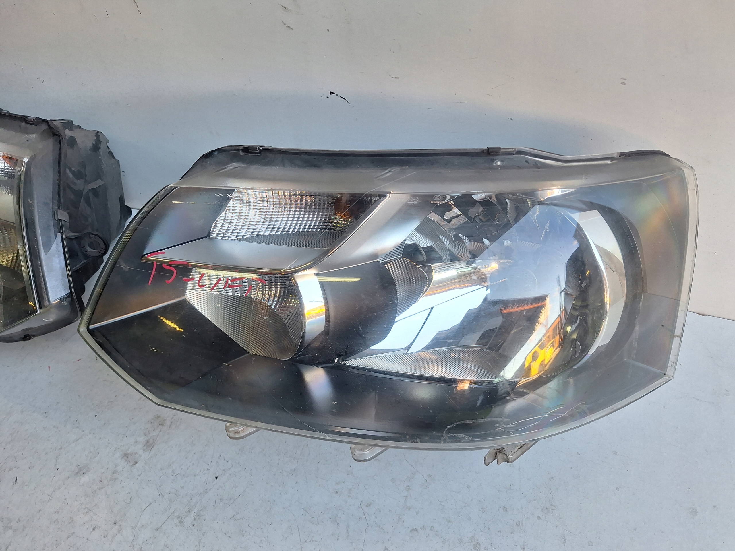 VOLKSWAGEN TRANSPORTER T5 LITF 10-15 light left UK