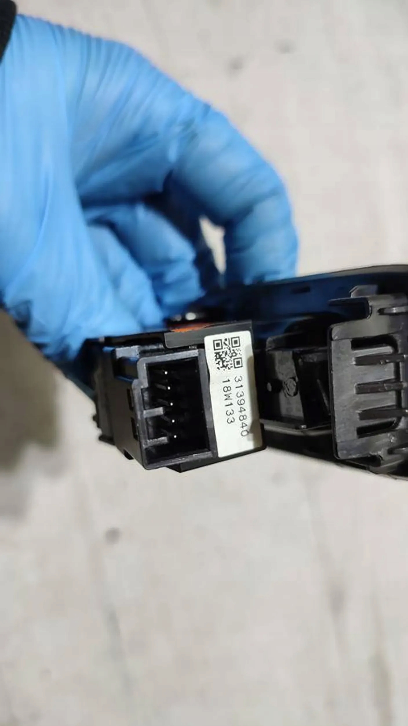 Volvo V40 II 2018r front side right switch button windows