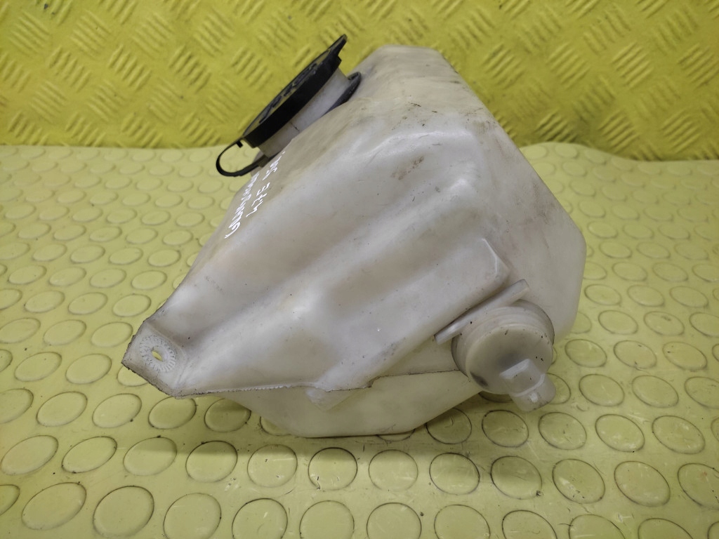 JEEP GRAND CHEROKEE washer fluid tank