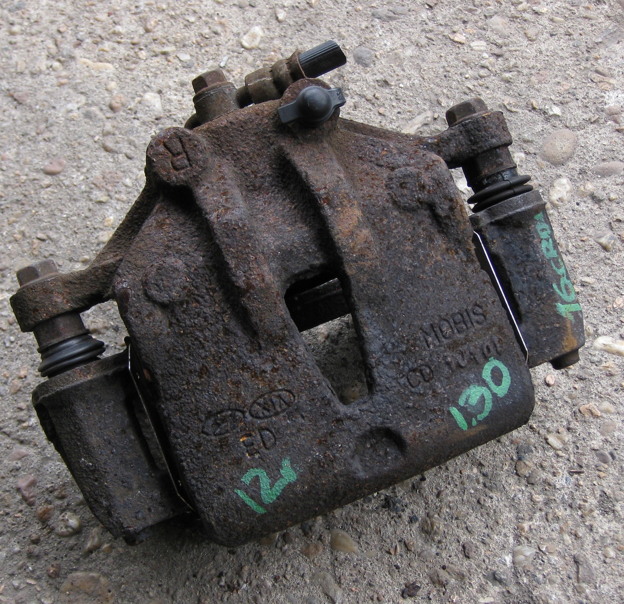 HYUNDAI I30 KOMBI 12R 1.6 CRDI caliper brake right front
