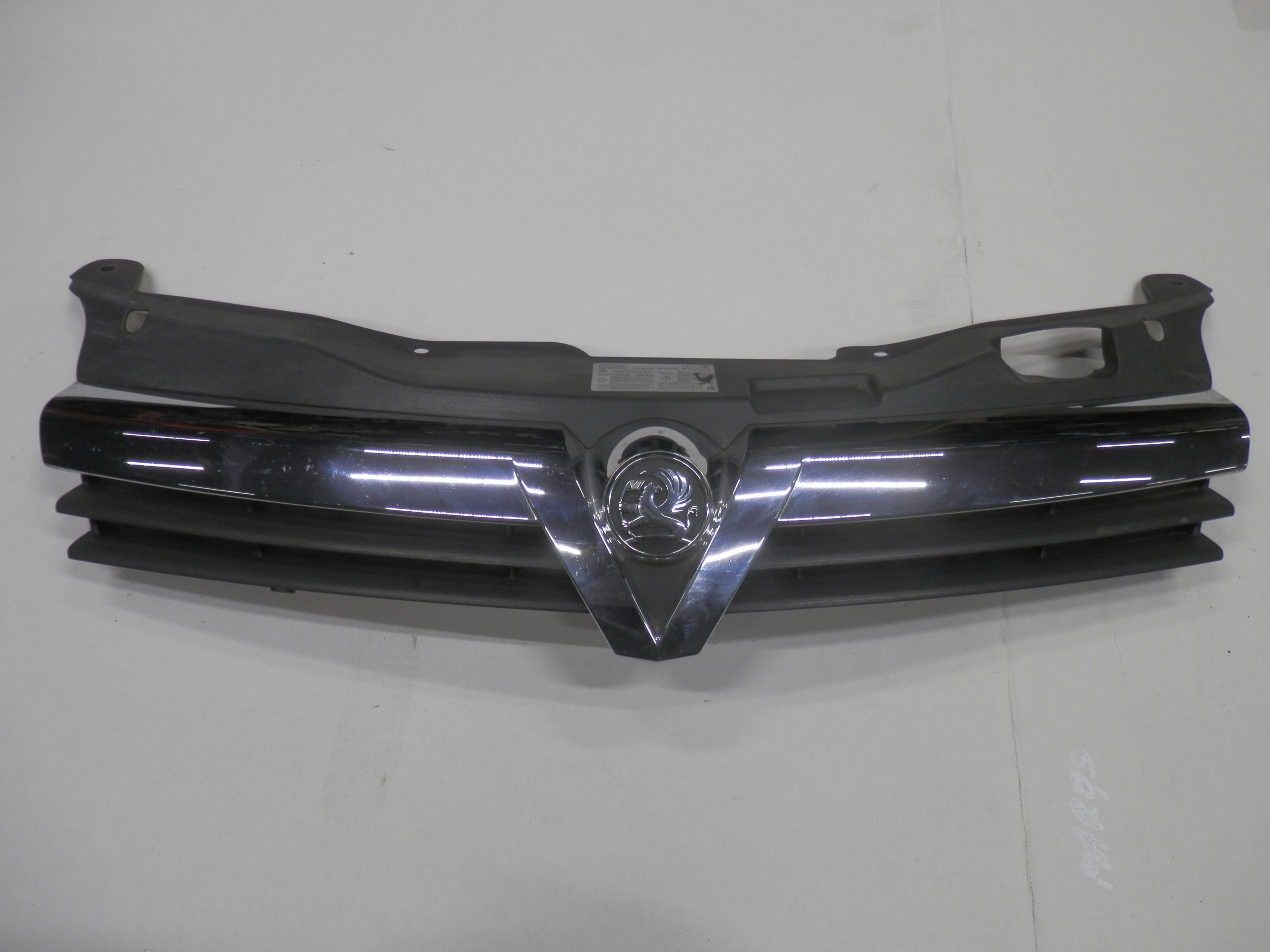 opel ASTRA III H решетка радиатора 13108471
