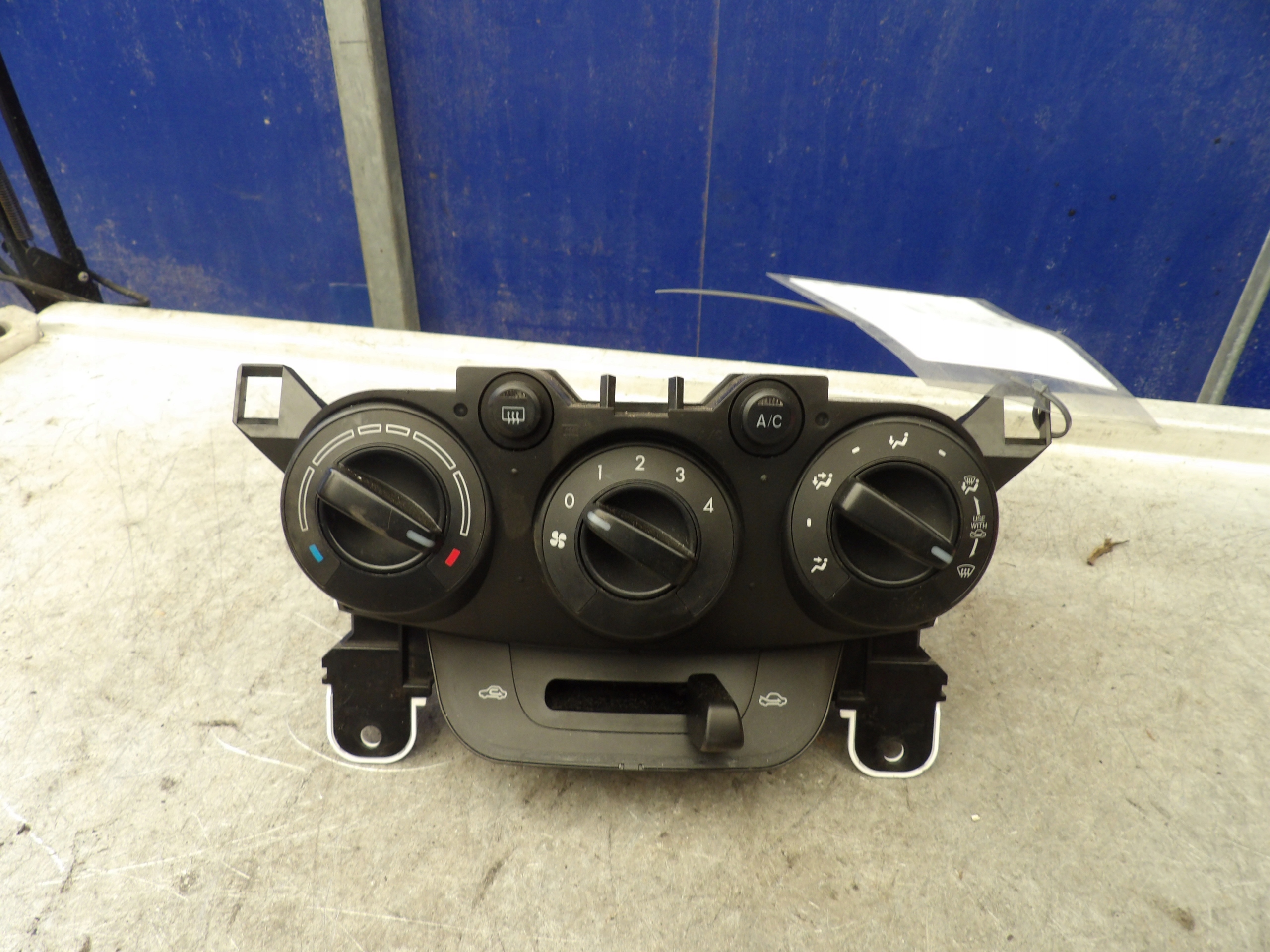 Mazda 2 control panel 8G10, DF71